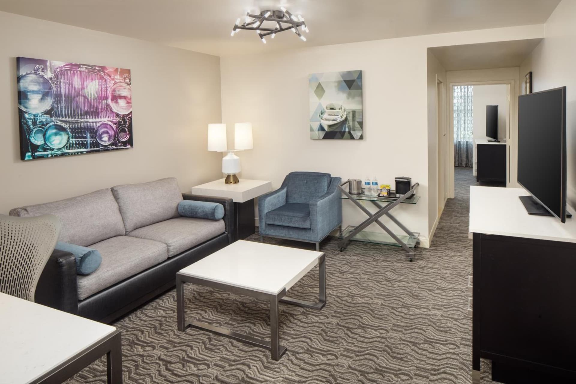 DoubleTree Suites by Hilton Hotel Detroit Downtown - Fort Shelby gallery photo in Detroit, MI — image 10