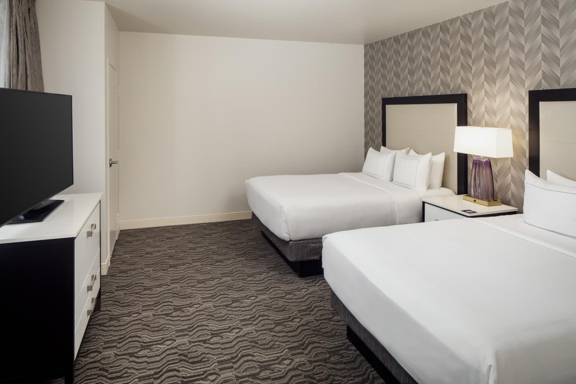 DoubleTree Suites by Hilton Hotel Detroit Downtown - Fort Shelby gallery photo in Detroit, MI — image 12
