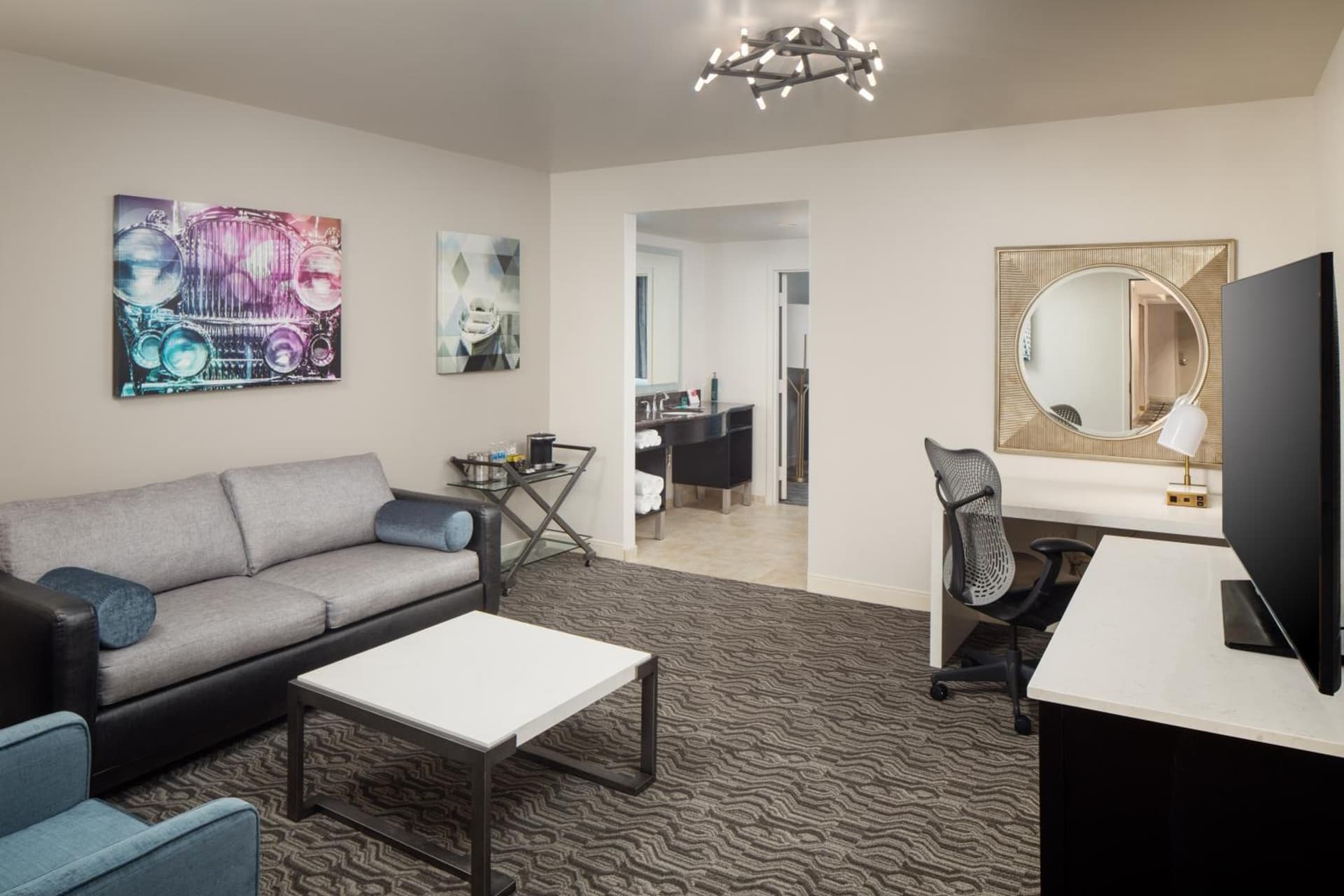 DoubleTree Suites by Hilton Hotel Detroit Downtown - Fort Shelby gallery photo in Detroit, MI — image 62