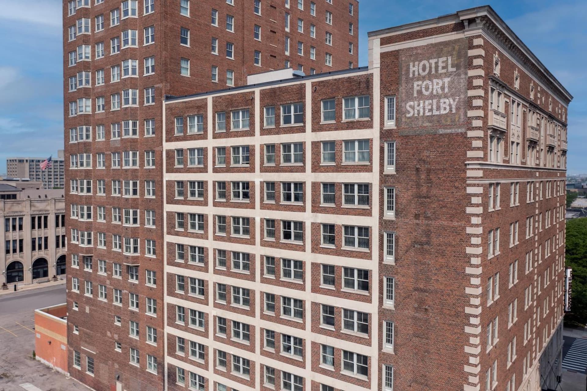 DoubleTree Suites by Hilton Hotel Detroit Downtown - Fort Shelby gallery photo in Detroit, MI — image 24