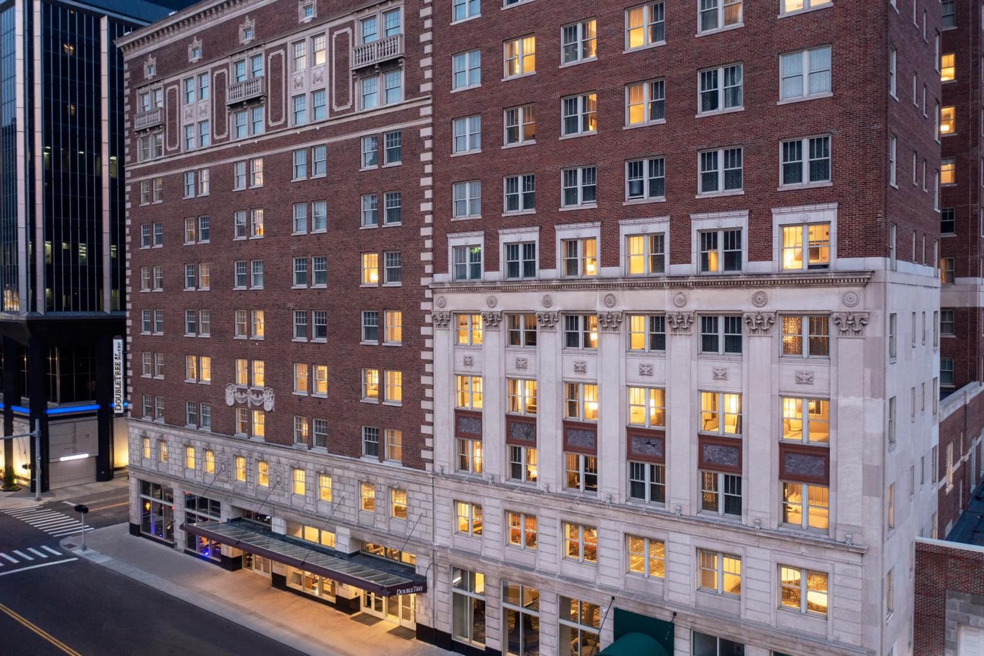 DoubleTree Suites by Hilton Hotel Detroit Downtown - Fort Shelby gallery photo in Detroit, MI — image 56