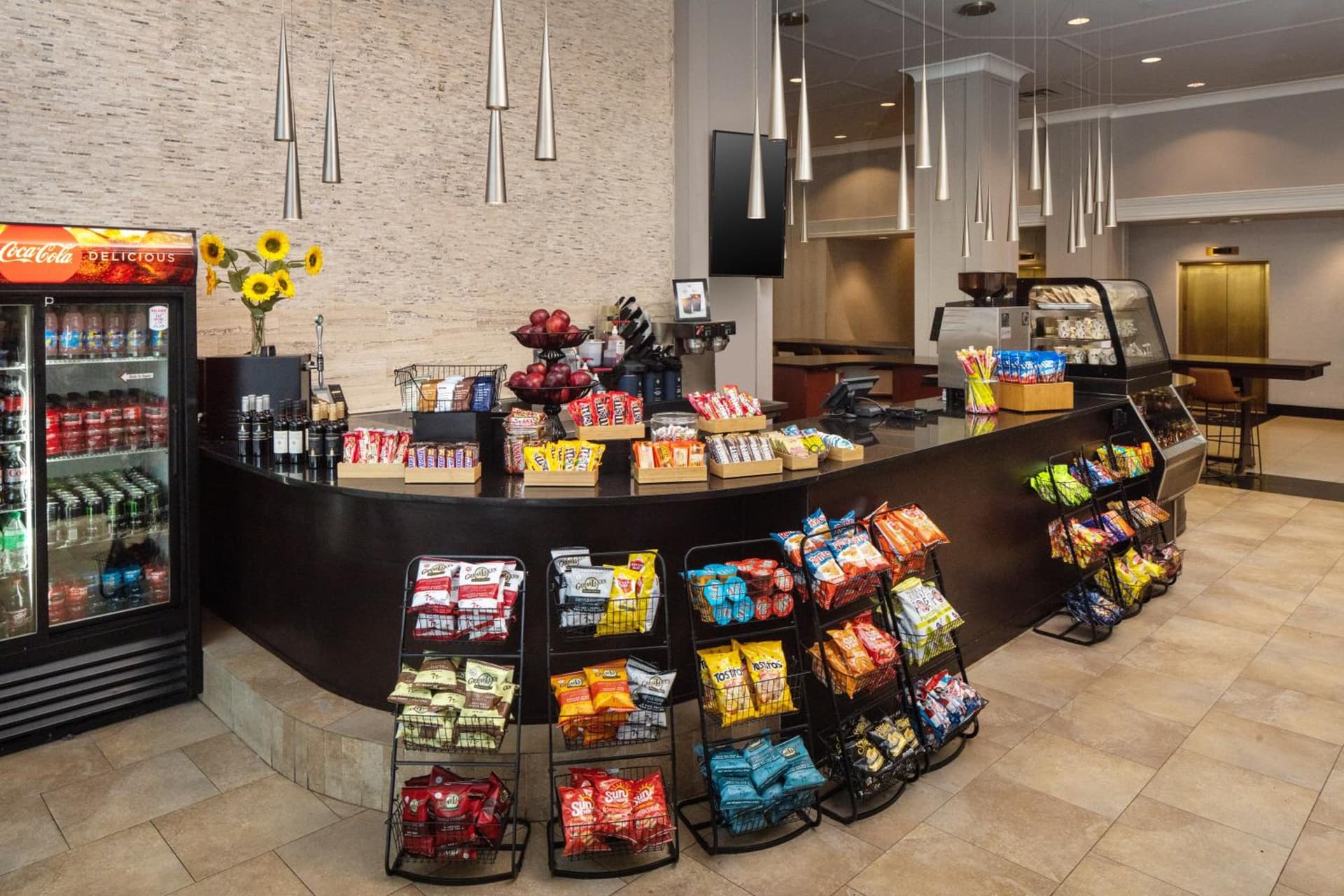 DoubleTree Suites by Hilton Hotel Detroit Downtown - Fort Shelby gallery photo in Detroit, MI — image 25