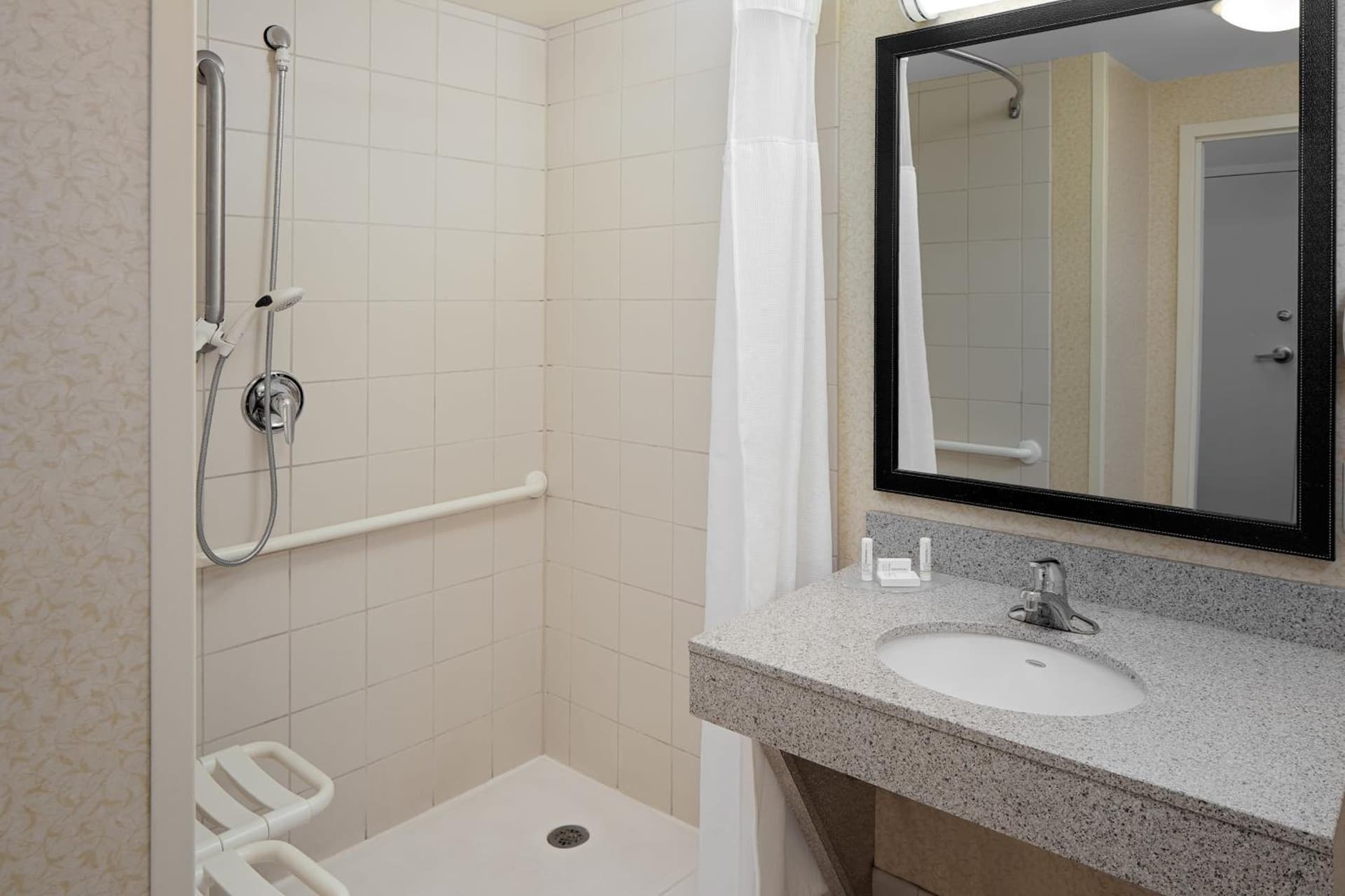 Fairfield Inn & Suites by Marriott Detroit Metro Airport Romulus interior in Romulus, MI — gallery photo 2