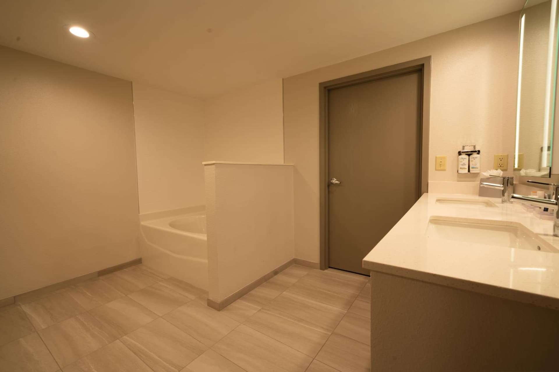 Holiday Inn Express Hotel & Suites Tampa-Oldsmar by IHG gallery photo in Oldsmar, FL — image 10