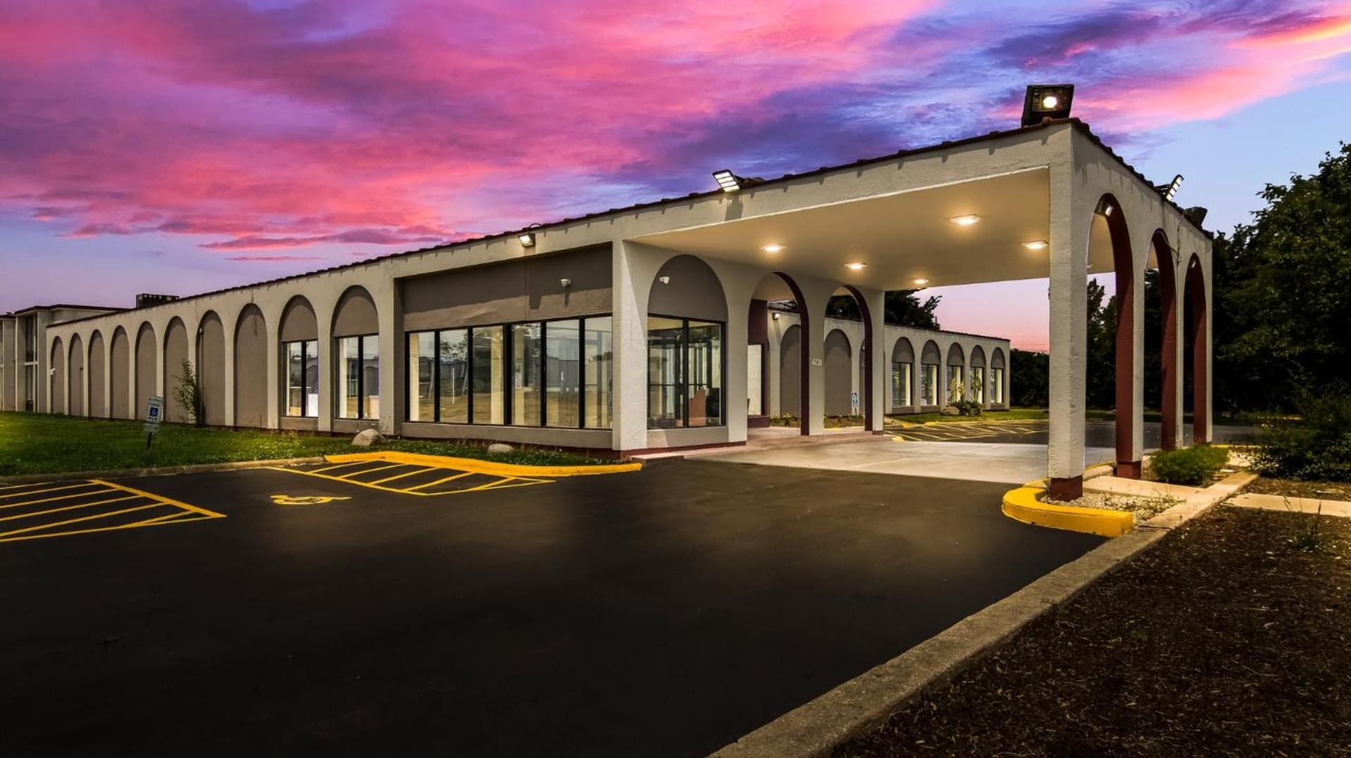 Red Roof Inn & Conference Center Chicago - Aurora Fox Valley property views in North Aurora, IL — gallery photo 3