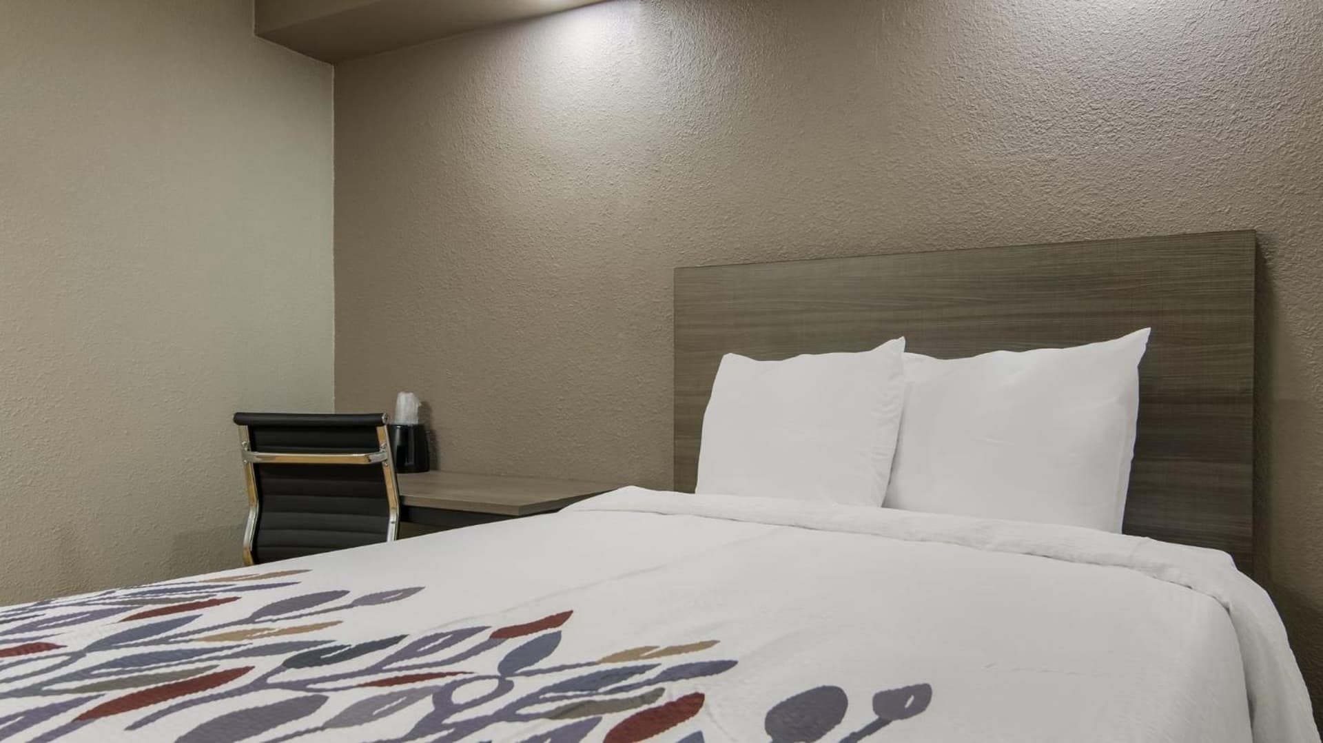 Red Roof Inn & Conference Center Chicago - Aurora Fox Valley gallery photo in North Aurora, IL — image 21