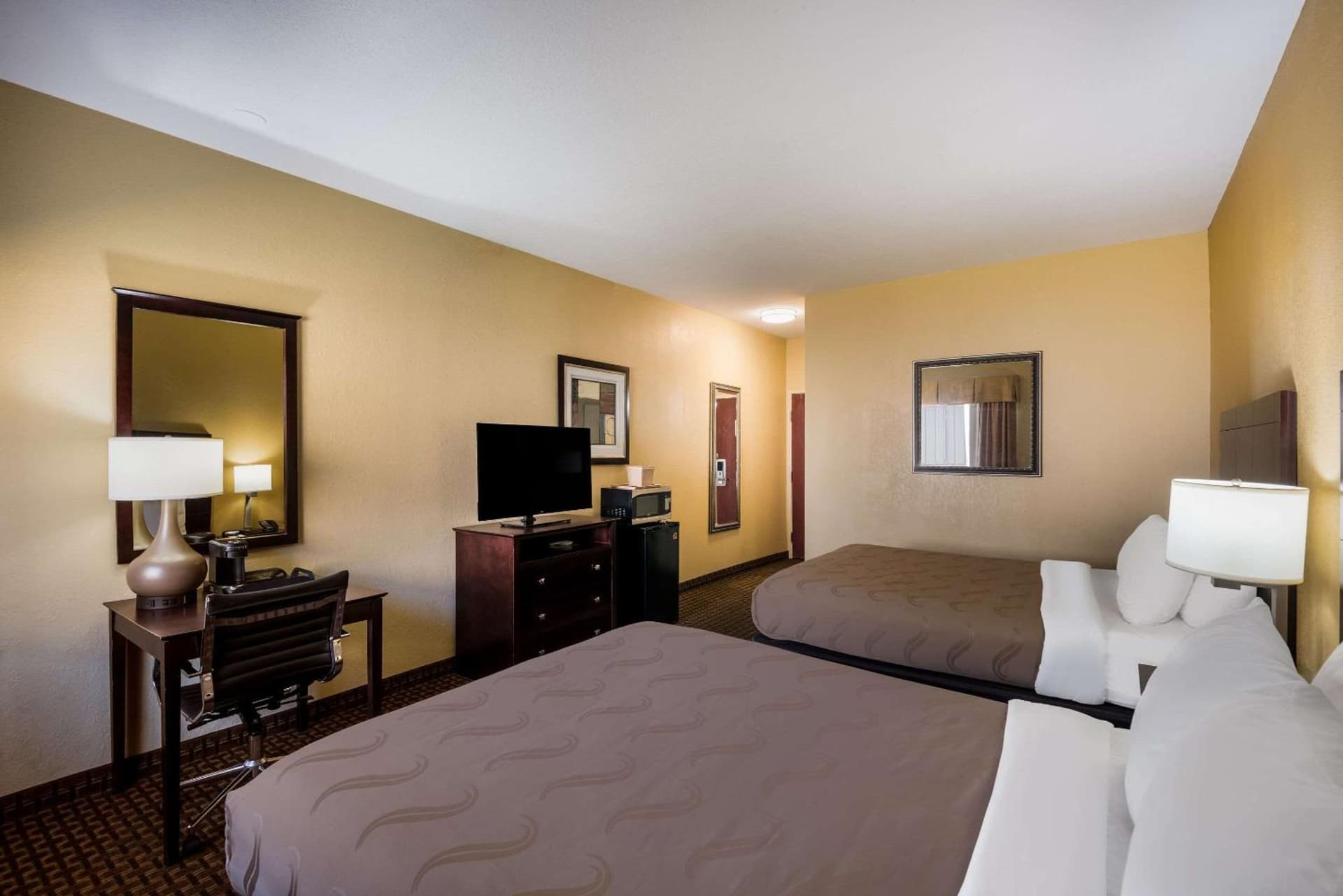 Quality Inn Des Moines North interior in Des Moines, IA — gallery photo 2