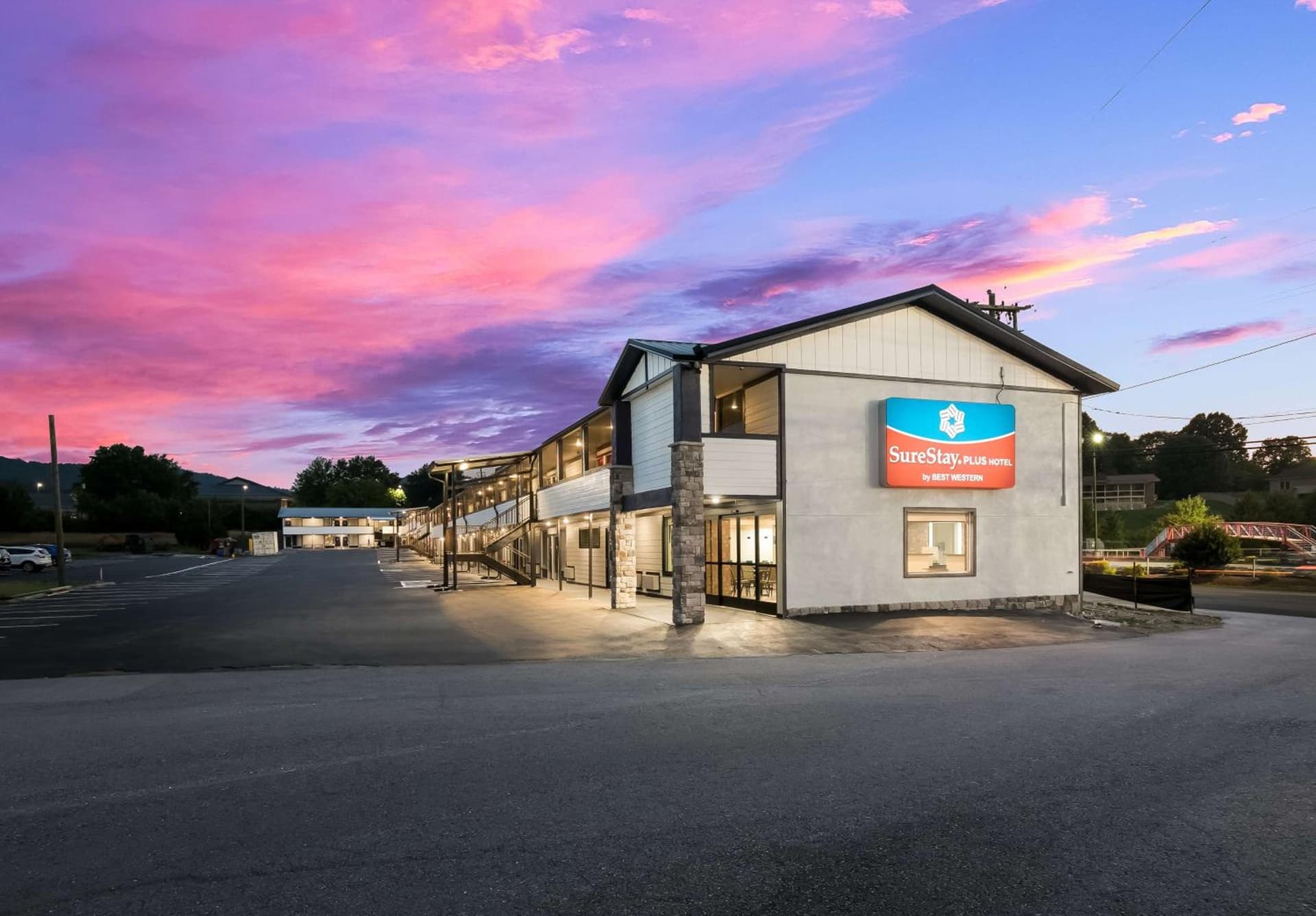 SureStay Plus by Best Western Pigeon Forge featured exterior or lobby in Pigeon Forge, TN — similar hotel