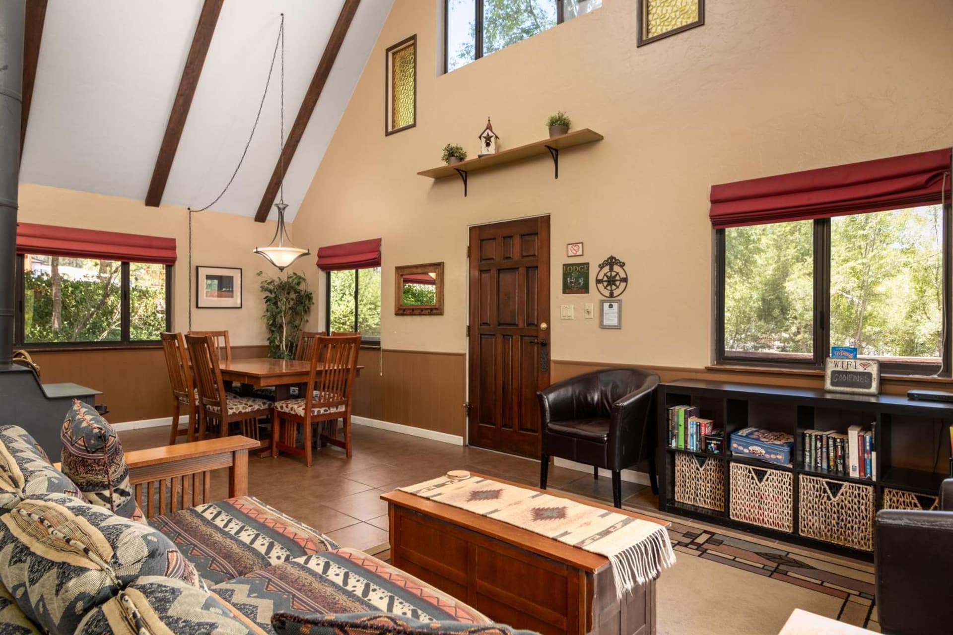 Prescott Pines Inn interior in Prescott, AZ — gallery photo 2