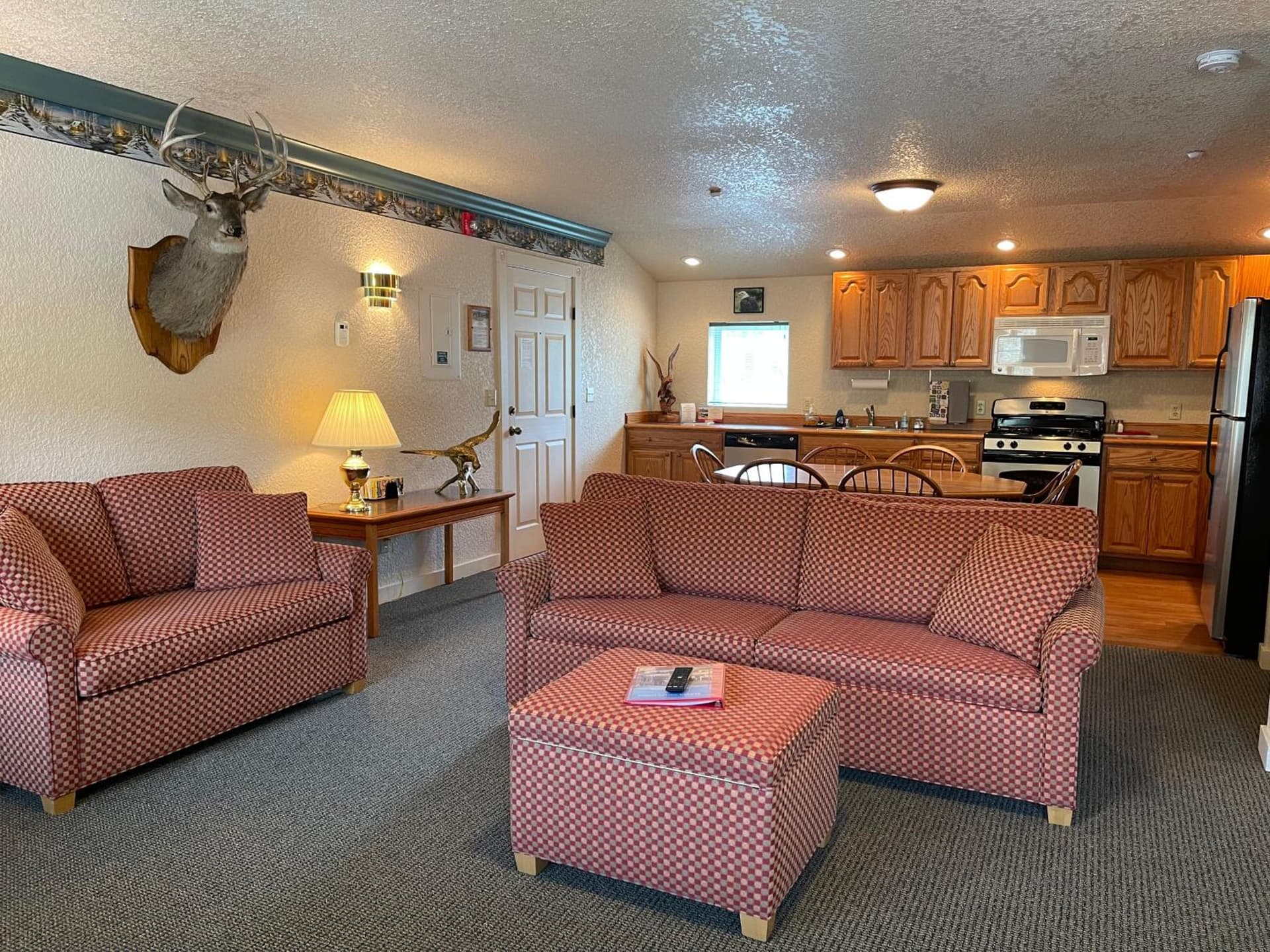 Beaver Valley Lodge interior in Leavenworth, WA — gallery photo 2