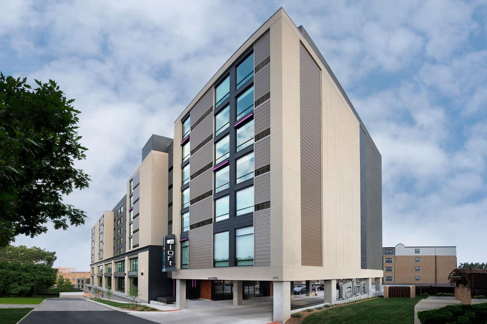 Aloft by Marriott Kansas City Country Club Plaza interior in Kansas City, MO — gallery photo 2