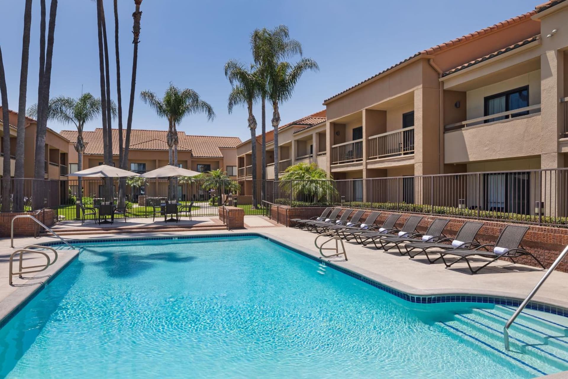 Courtyard Anaheim Buena Park interior in Buena Park, CA — gallery photo 2