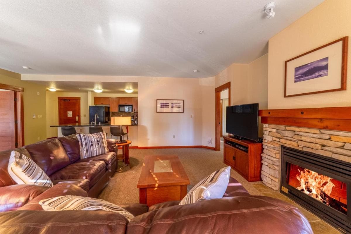 #535- Village, Walk to Gondola, Restaurants, and Shops featured exterior or lobby in Mammoth Lakes, CA — similar hotel