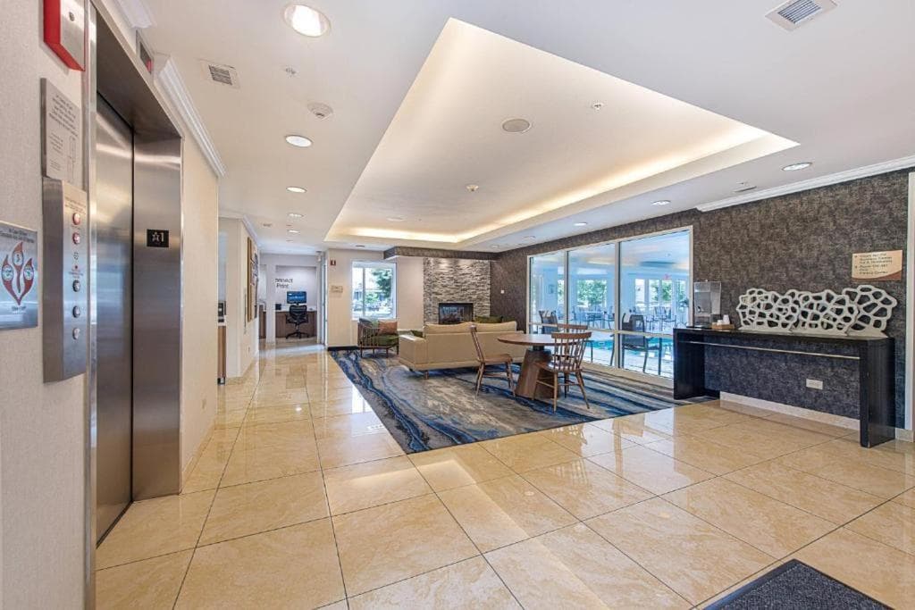 Fairfield Inn & Suites by Marriott Chicago Naperville interior in Naperville, IL — gallery photo 2