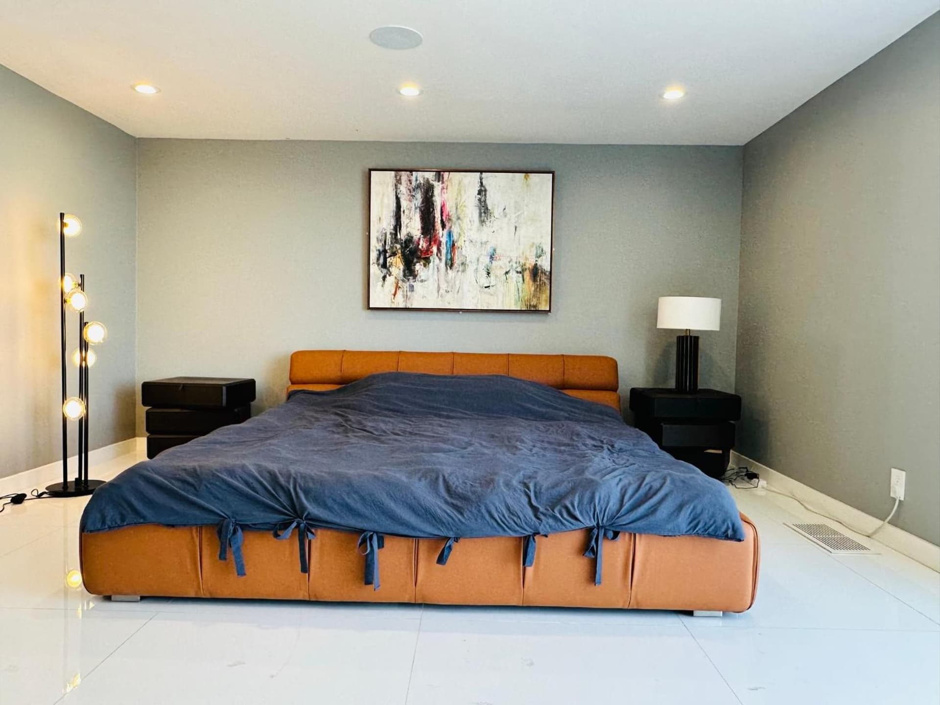 Vista Bliss Retreat-Private Room interior in Los Angeles, CA — gallery photo 2