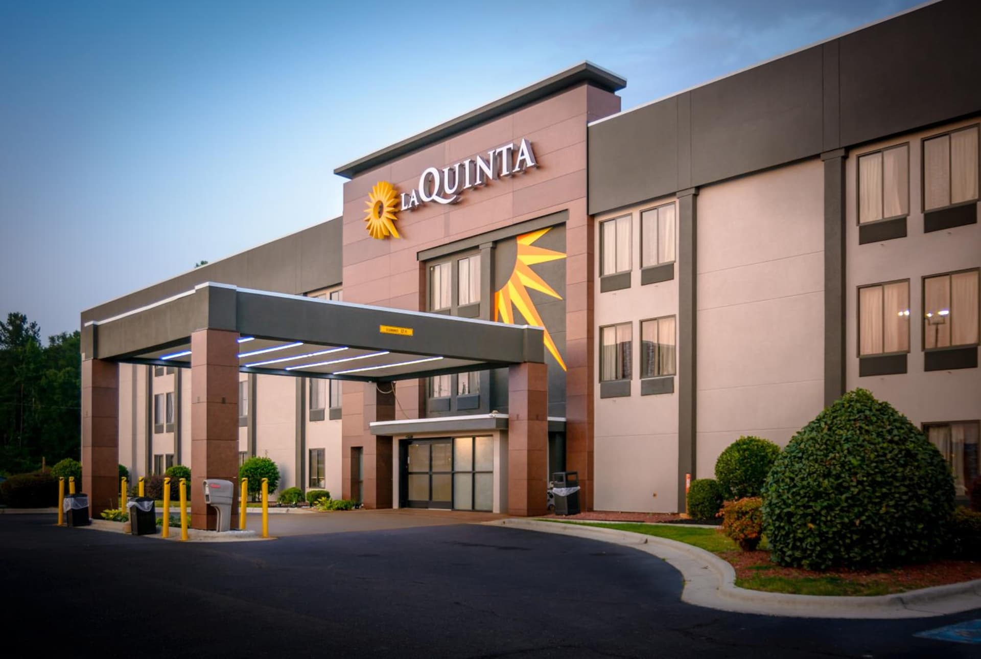 La Quinta Inn & Suites by Wyndham Fayetteville I-95 gallery photo in Fayetteville, NC — image 5