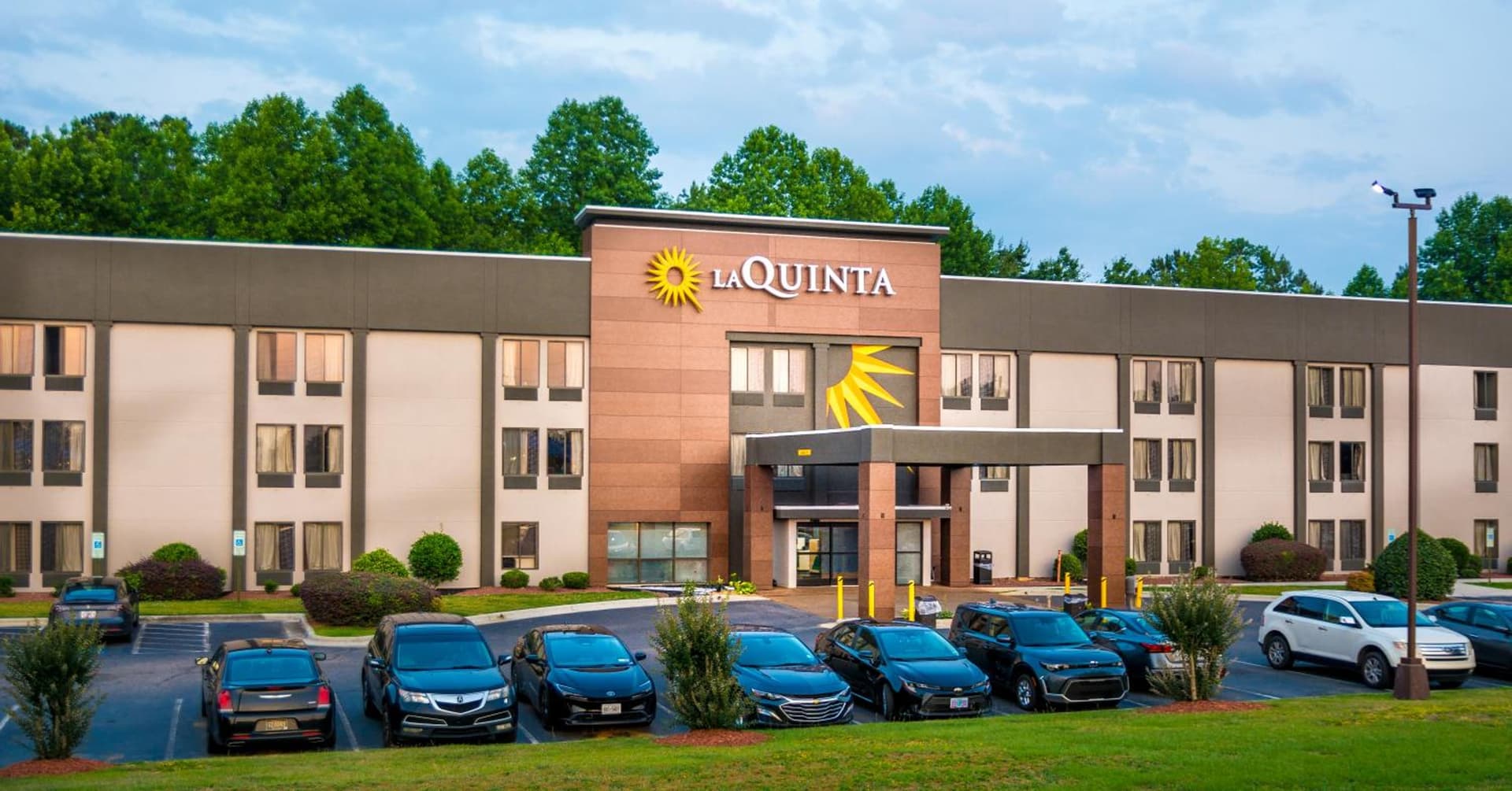 La Quinta Inn & Suites by Wyndham Fayetteville I-95 gallery photo in Fayetteville, NC — image 6