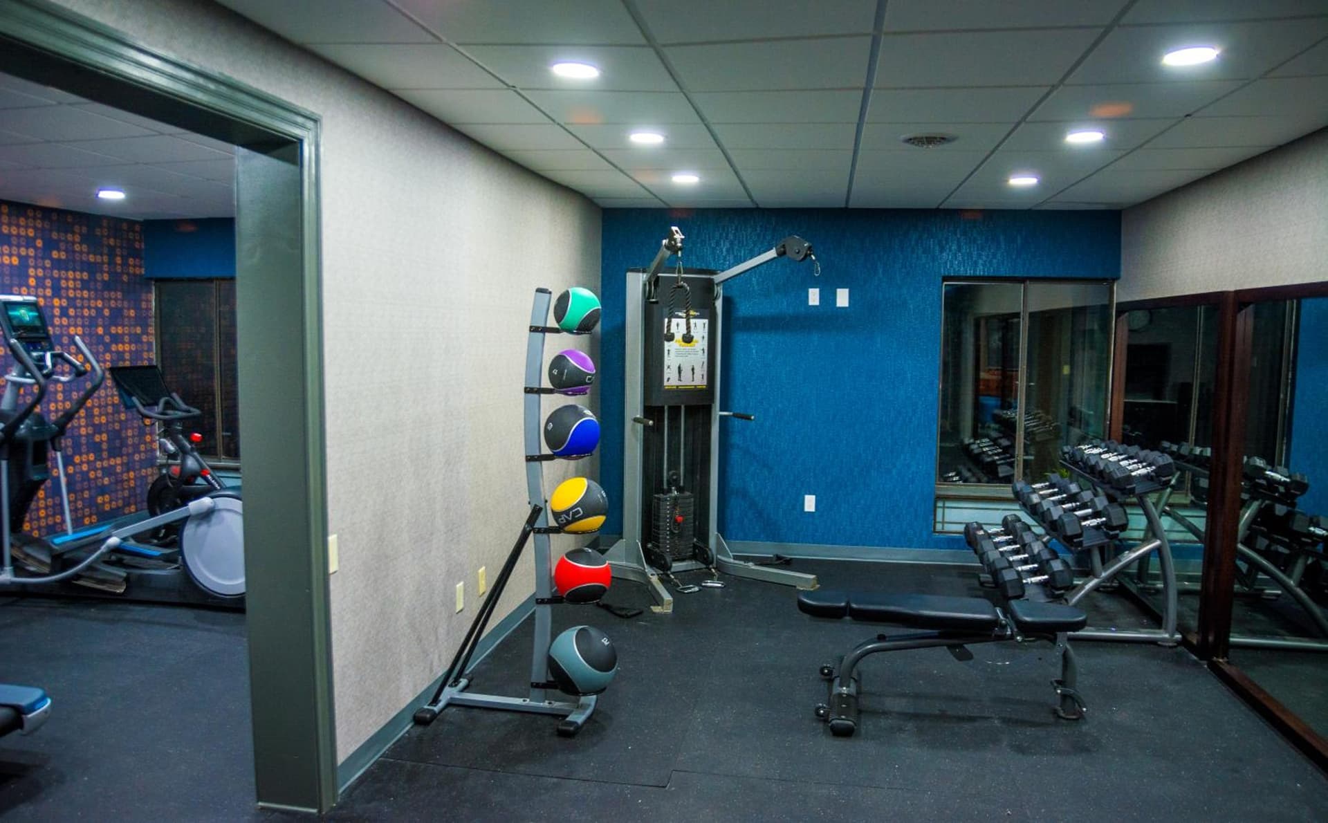 La Quinta Inn & Suites by Wyndham Fayetteville I-95 gallery photo in Fayetteville, NC — image 9