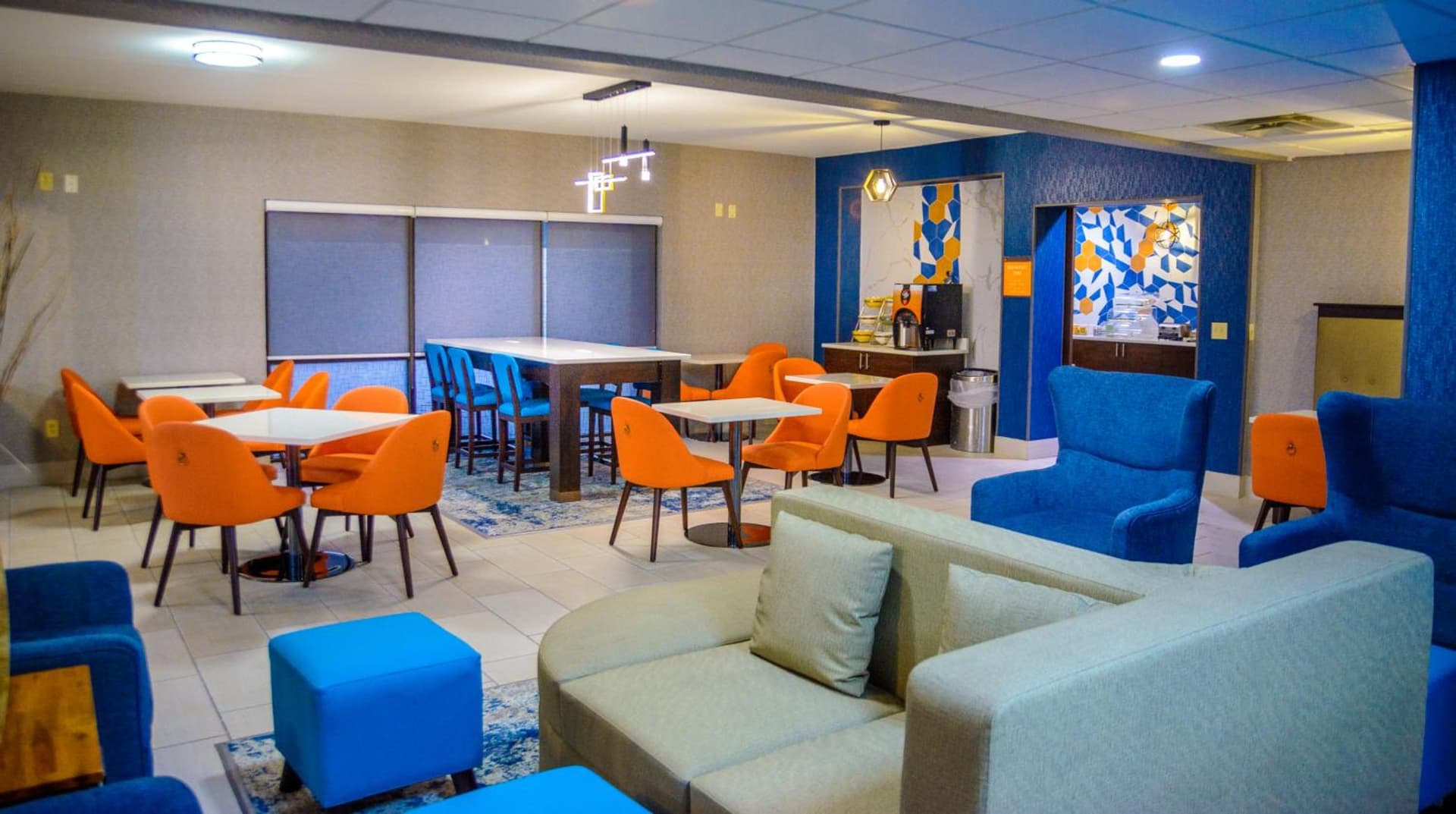 La Quinta Inn & Suites by Wyndham Fayetteville I-95 gallery photo in Fayetteville, NC — image 7