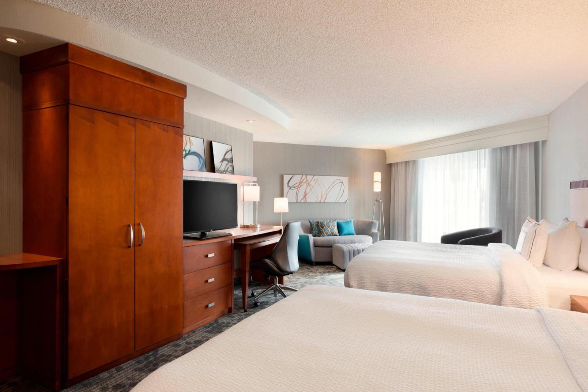 Courtyard by Marriott Fort Smith Downtown interior in Fort Smith, AR — gallery photo 2