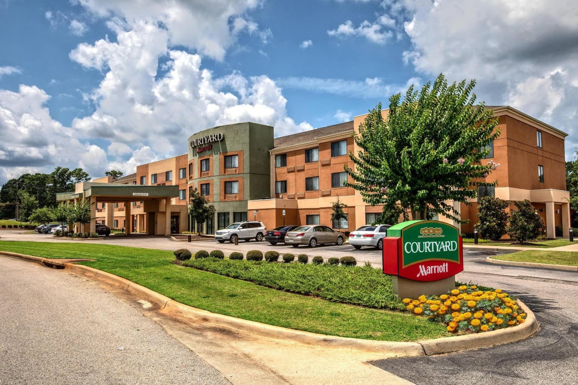 Courtyard by Marriott Troy interior in Troy, AL — gallery photo 2