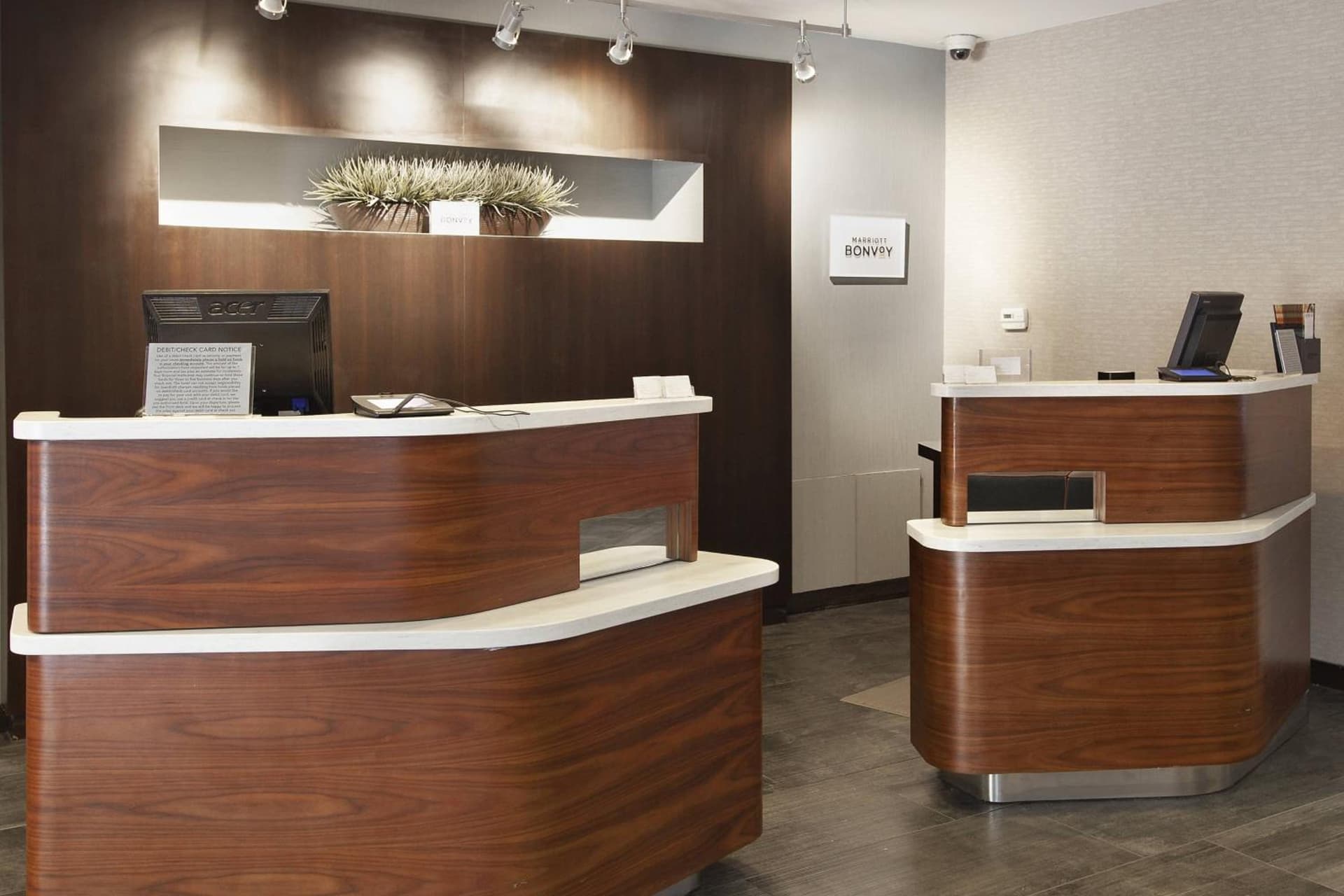 Courtyard by Marriott Valdosta interior in Valdosta, GA — gallery photo 2