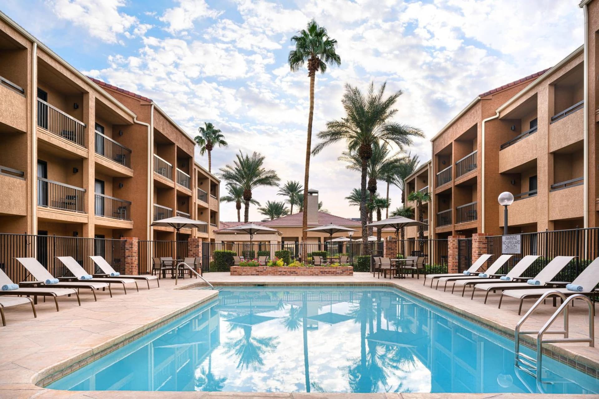 Courtyard by Marriott Las Vegas Convention Center interior in Las Vegas, NV — gallery photo 2