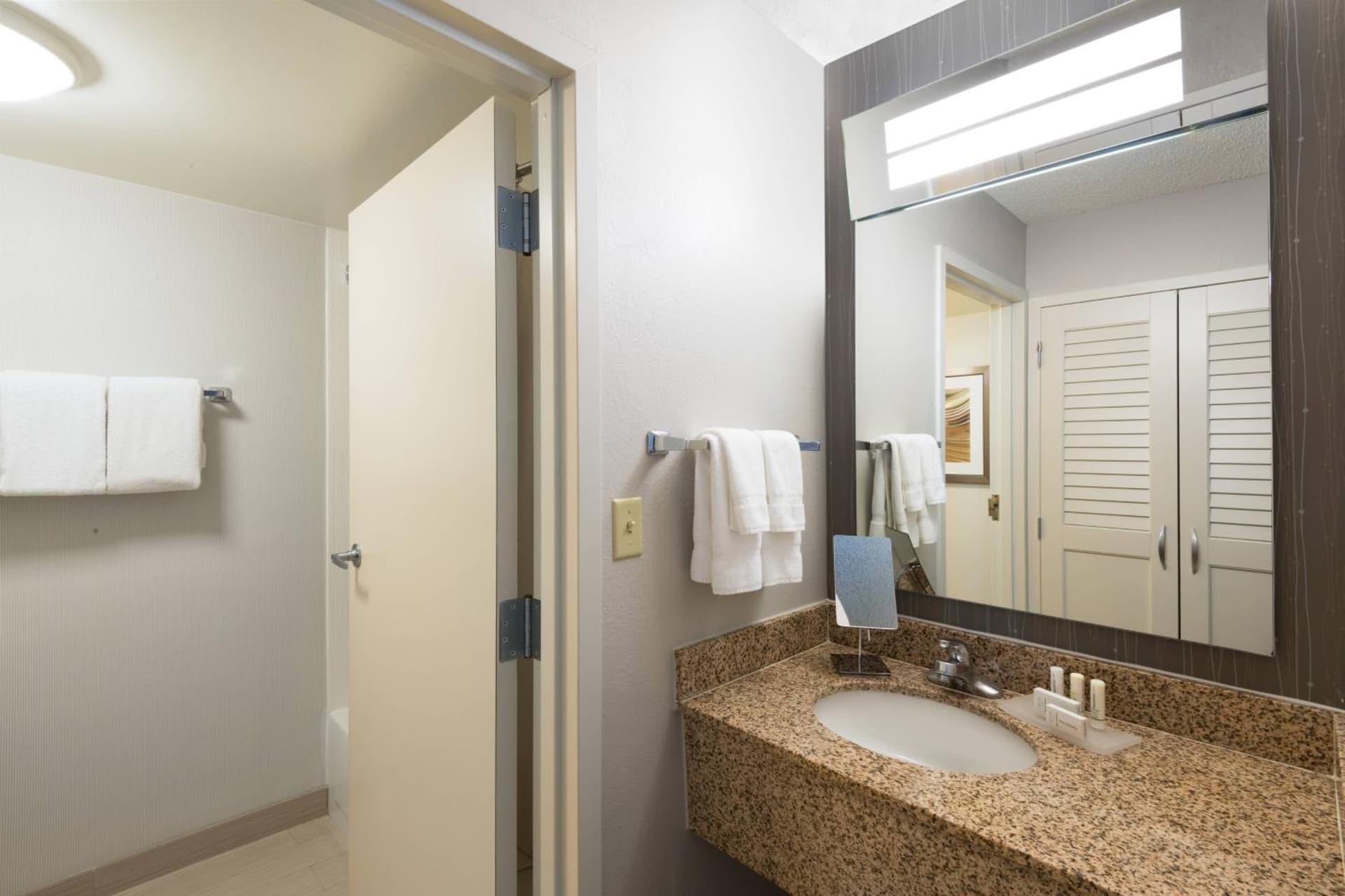 Courtyard Harlingen interior in Harlingen, TX — gallery photo 2