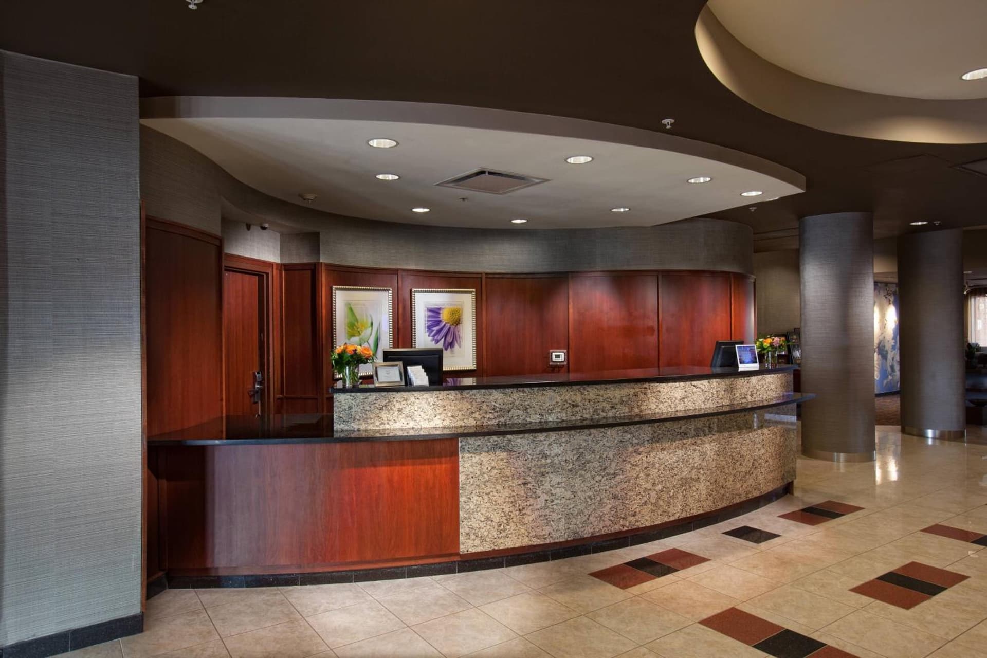 Courtyard by Marriott Fayetteville interior in Fayetteville, AR — gallery photo 2