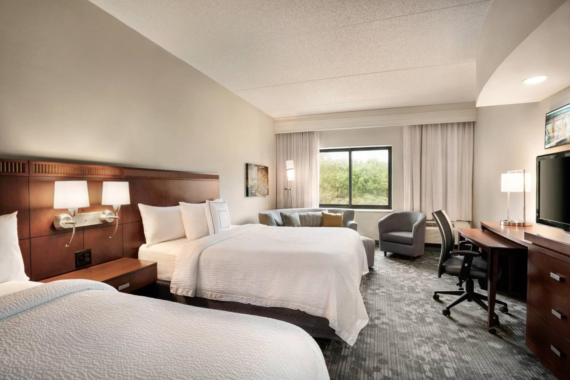 Courtyard by Marriott Middletown Goshen interior in Middletown, NY — gallery photo 2