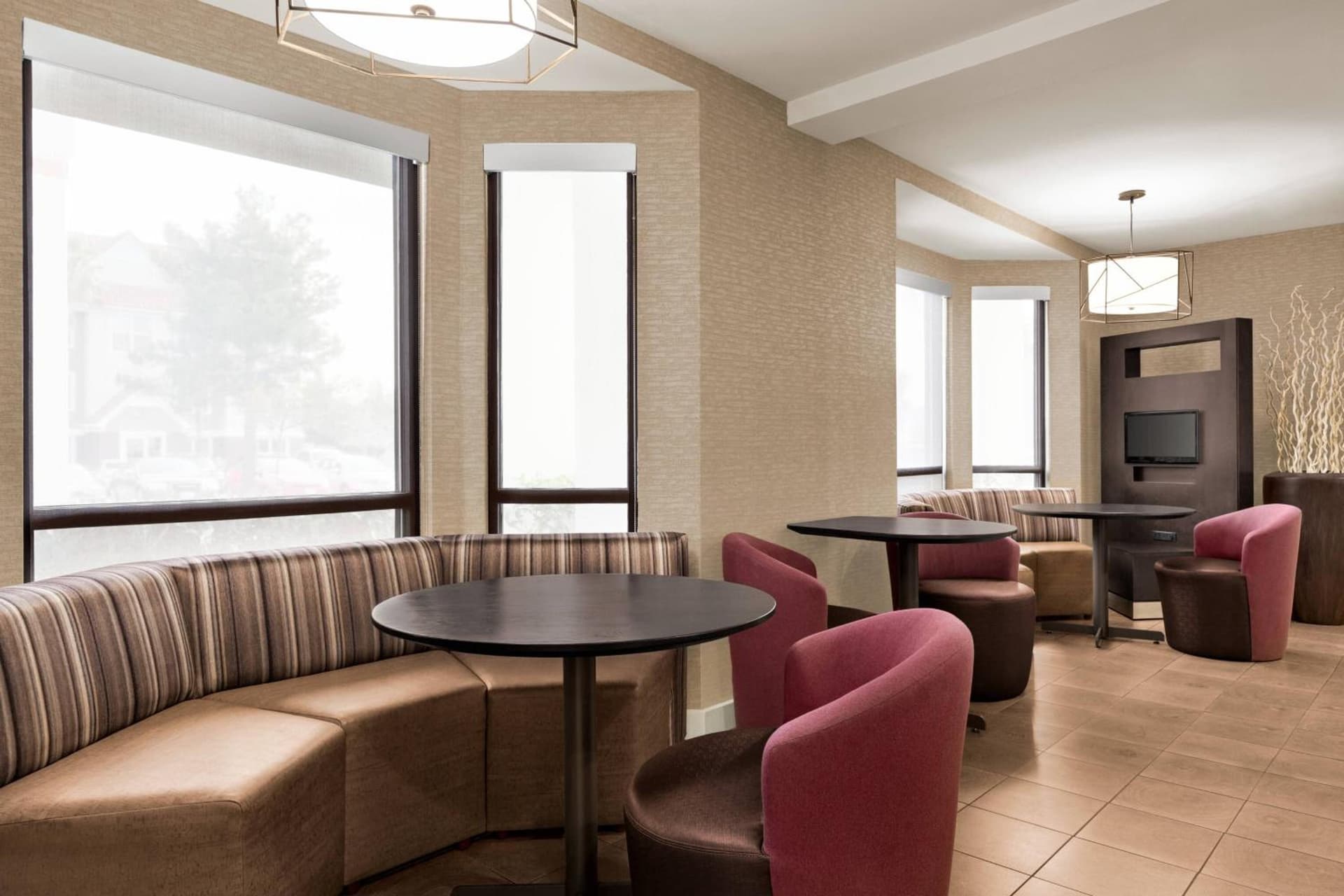 Courtyard by Marriott Palmdale gallery photo in Palmdale, CA — image 7