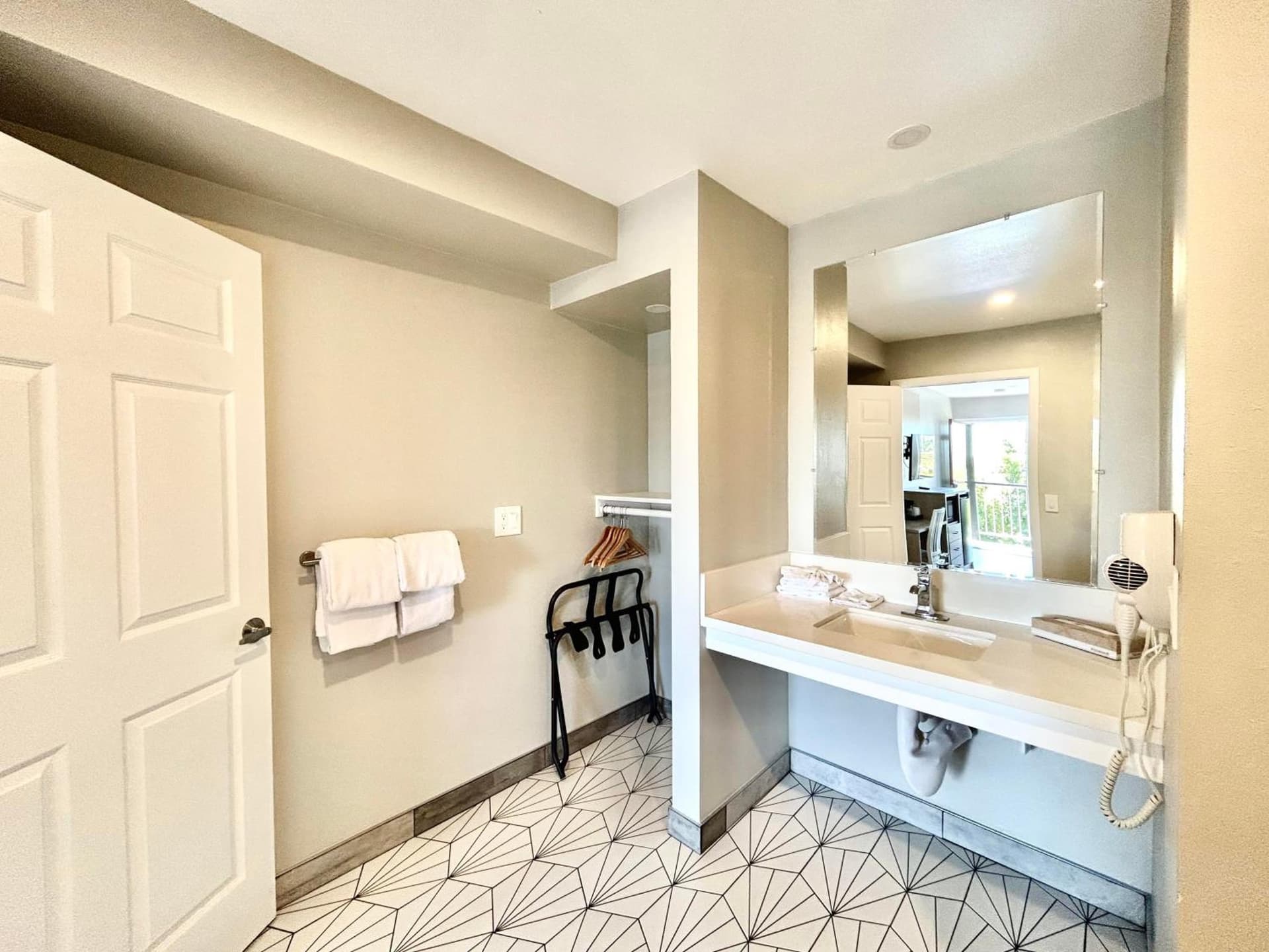 Alamo Inn and Suites - Convention Center gallery photo in Anaheim, CA — image 19