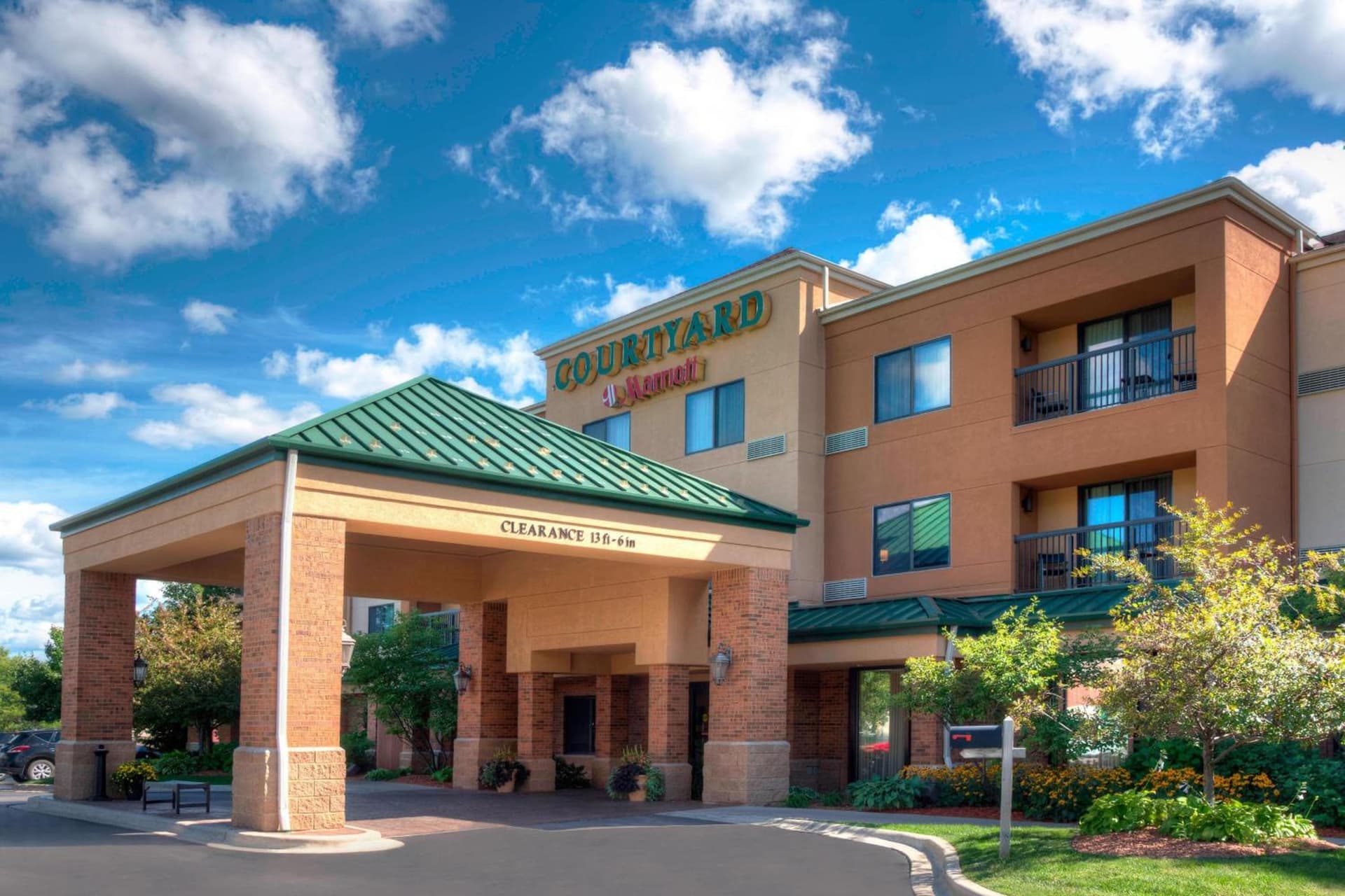 Courtyard by Marriott Traverse City interior in Traverse City, MI — gallery photo 2