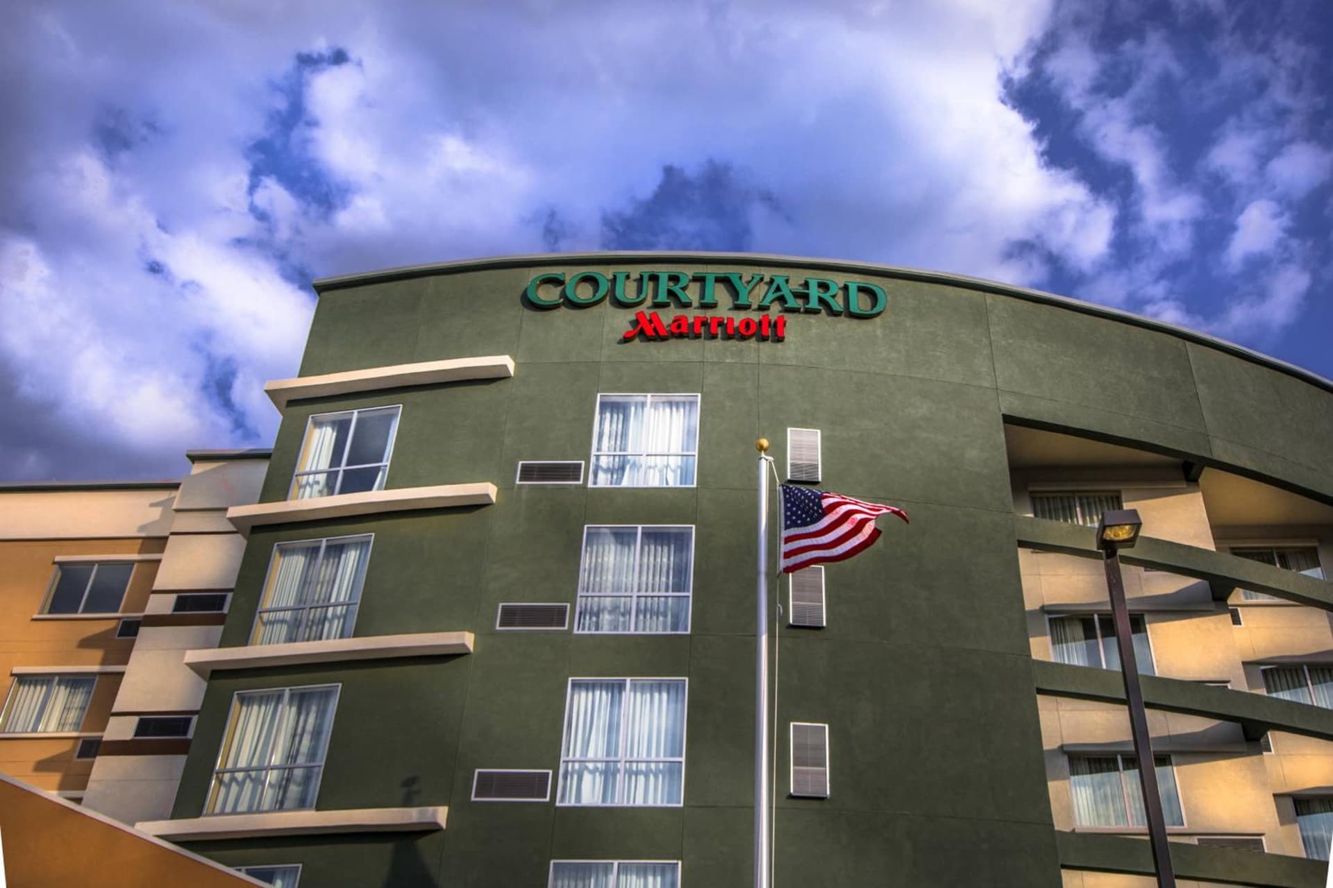 Courtyard by Marriott Charleston Downtown/Civic Center property views in Charleston, WV — gallery photo 3