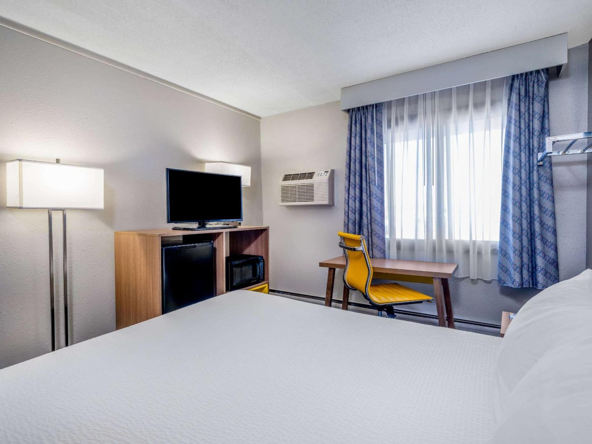 Days Inn by Wyndham Sioux Falls Airport property views in Sioux Falls, SD — gallery photo 3
