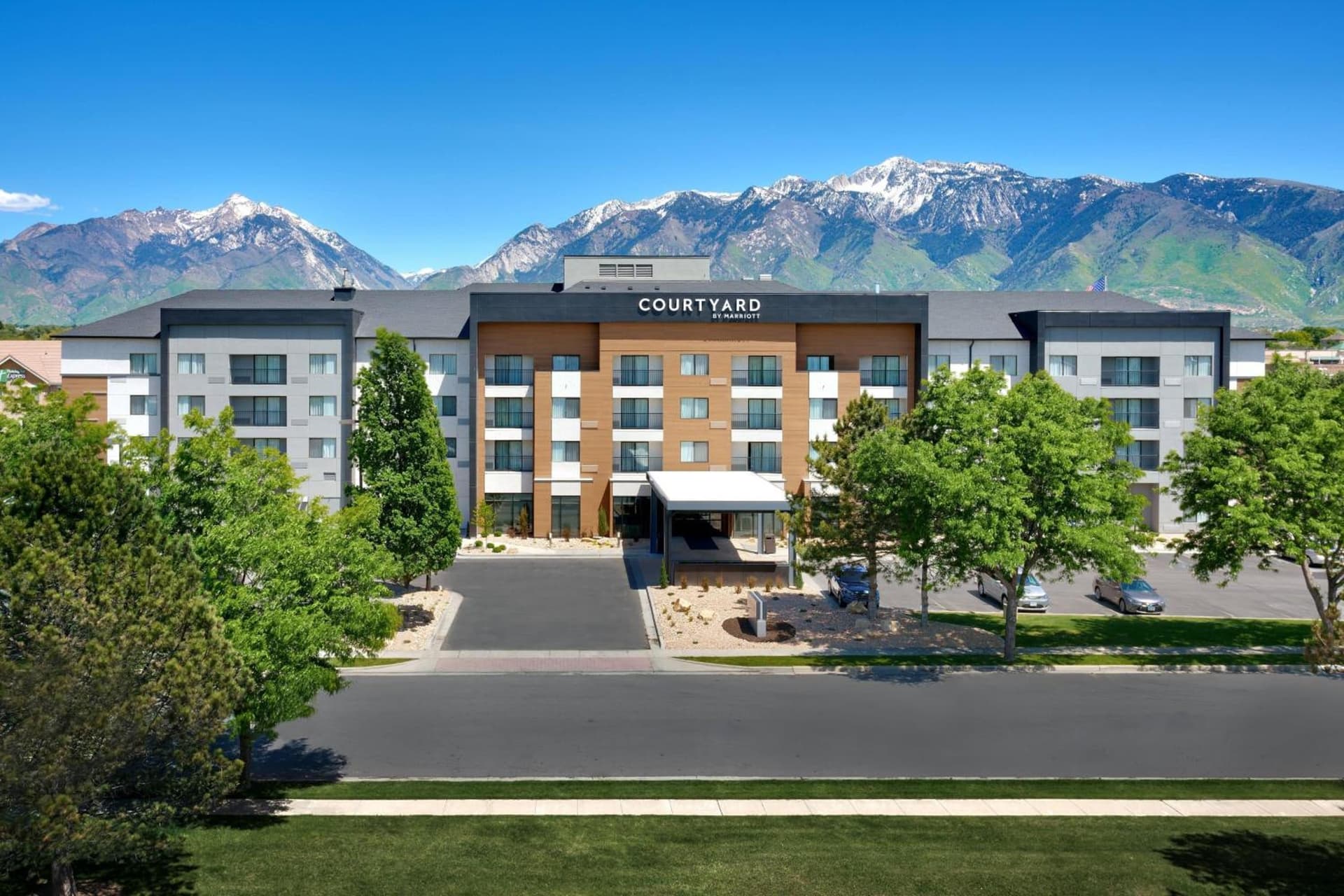 Courtyard by Marriott Salt Lake City Sandy interior in Sandy, UT — gallery photo 2