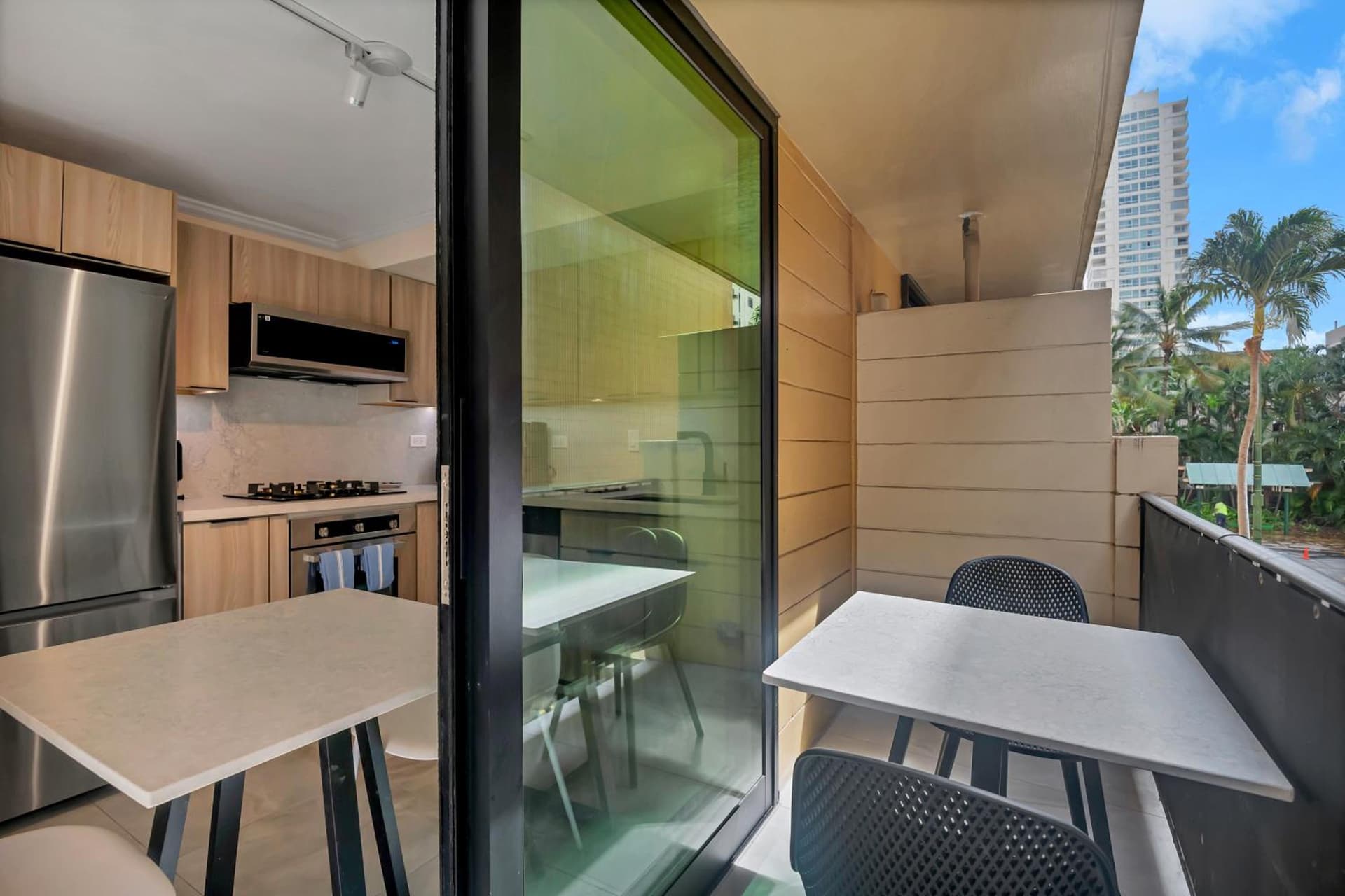 Spacious Design Studio 3 mins from the beach featured exterior or lobby in Honolulu, HI — similar hotel