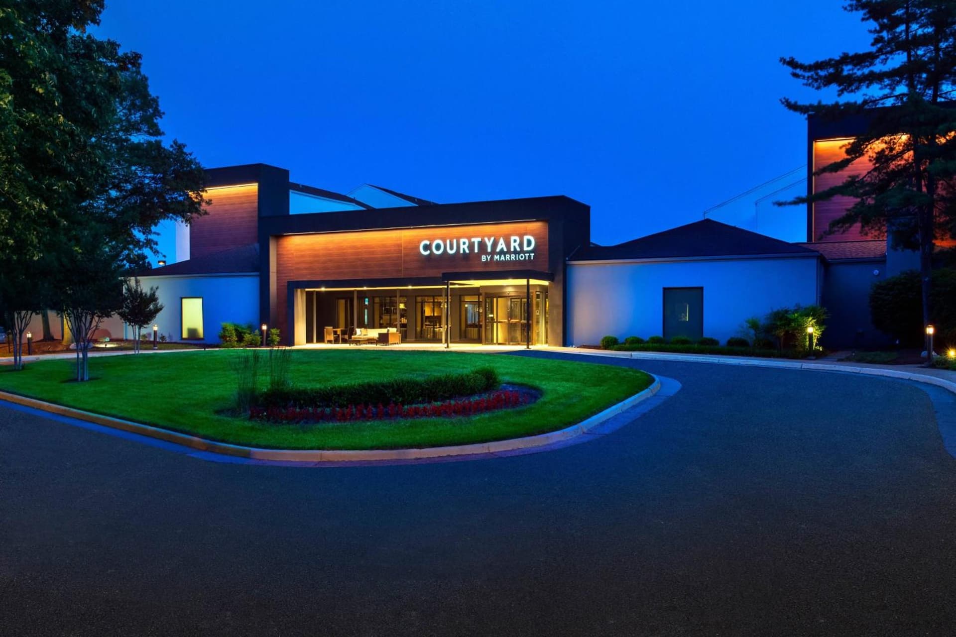 Courtyard by Marriott Dulles Airport Herndon/Reston featured exterior or lobby in Herndon, VA — similar hotel