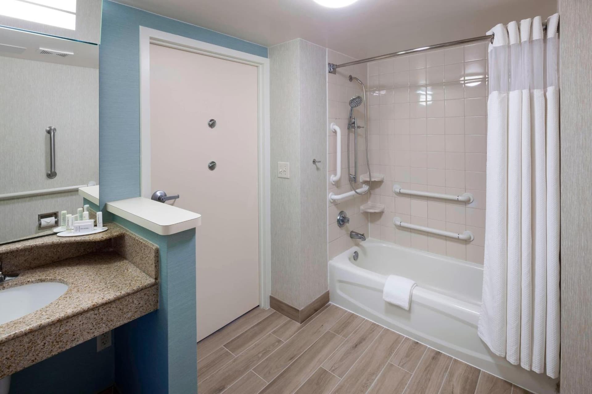 Courtyard by Marriott Carolina Beach Oceanfront gallery photo in Carolina Beach, NC — image 33