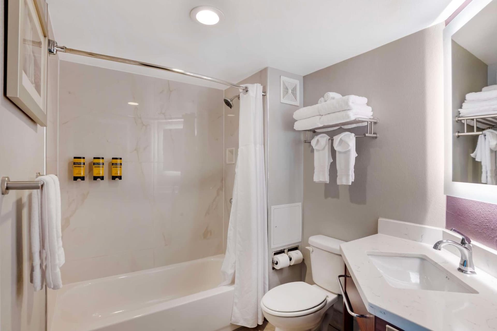 Best Western Plus Commerce Hotel gallery photo in Los Angeles, CA — image 17