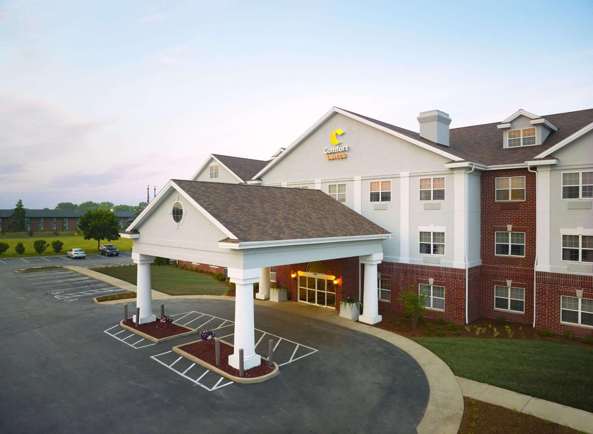 Comfort Suites Milwaukee Airport featured exterior or lobby in Oak Creek, WI — similar hotel