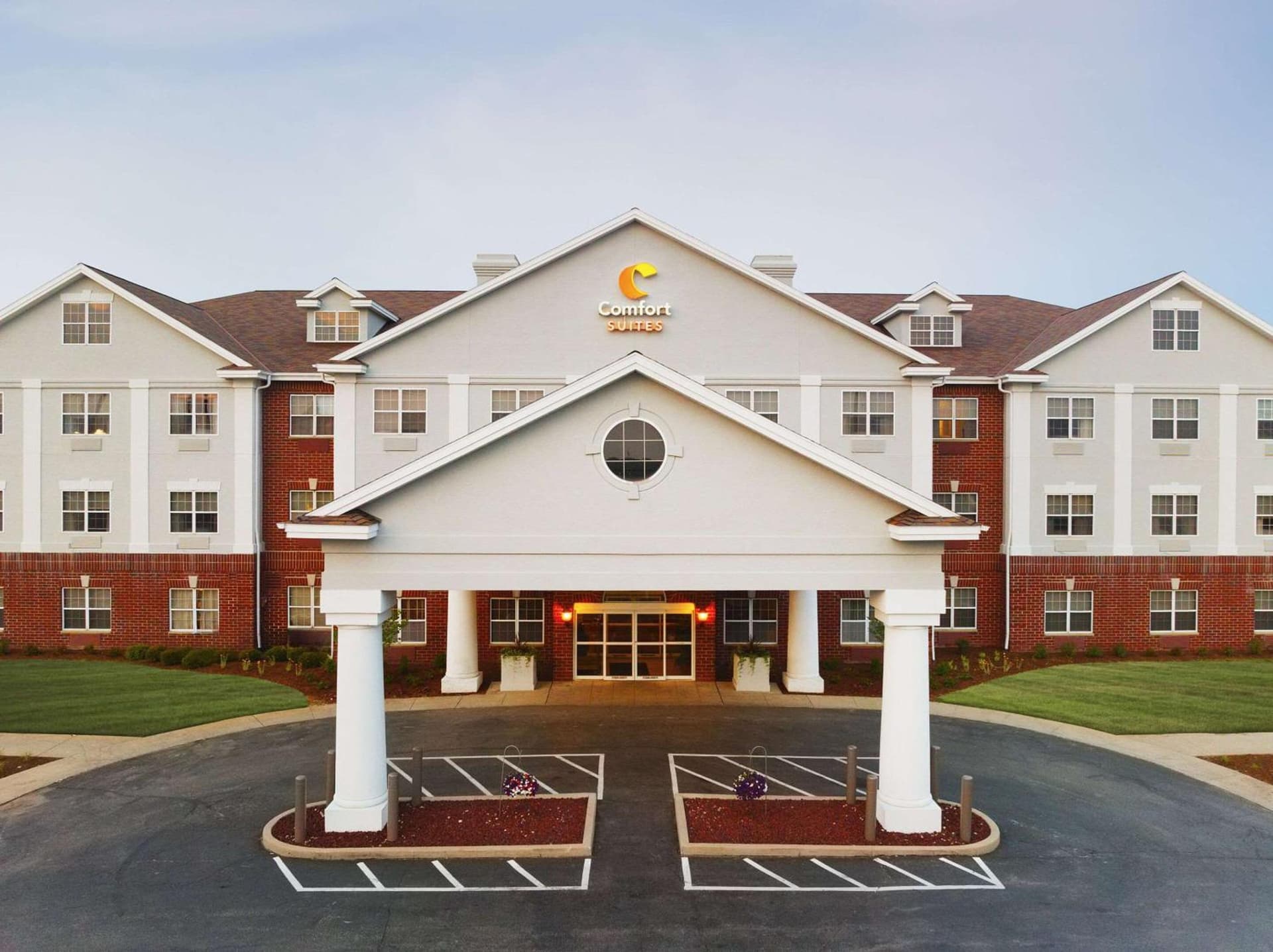 Comfort Suites Milwaukee Airport property views in Oak Creek, WI — gallery photo 3