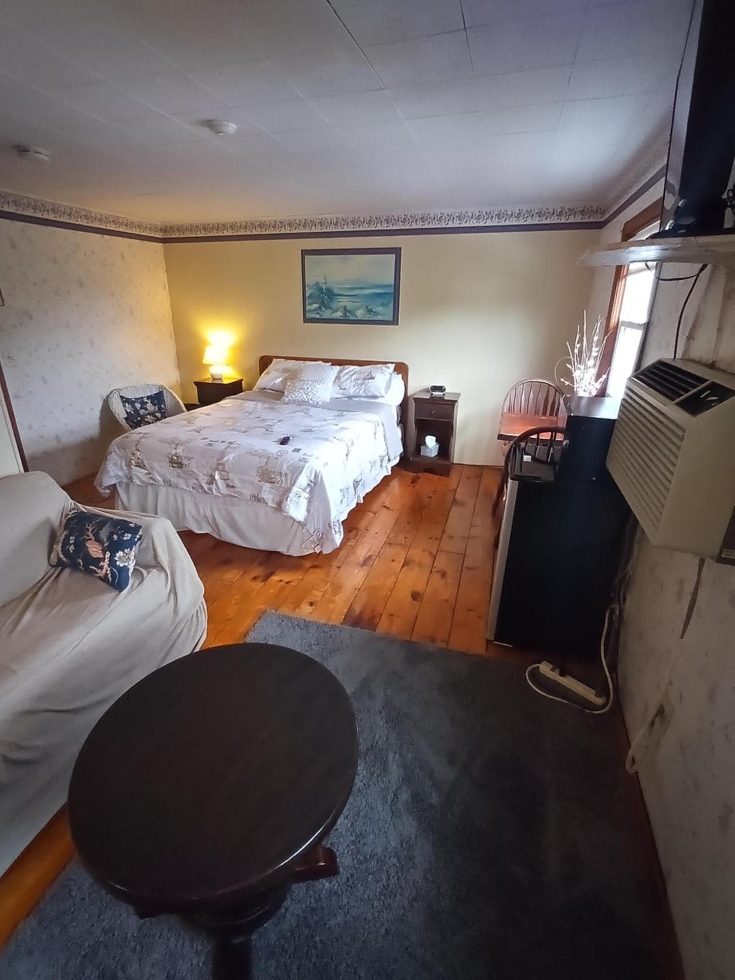Sea Breeze Inn beach rentals interior in Barnstable — gallery photo 2