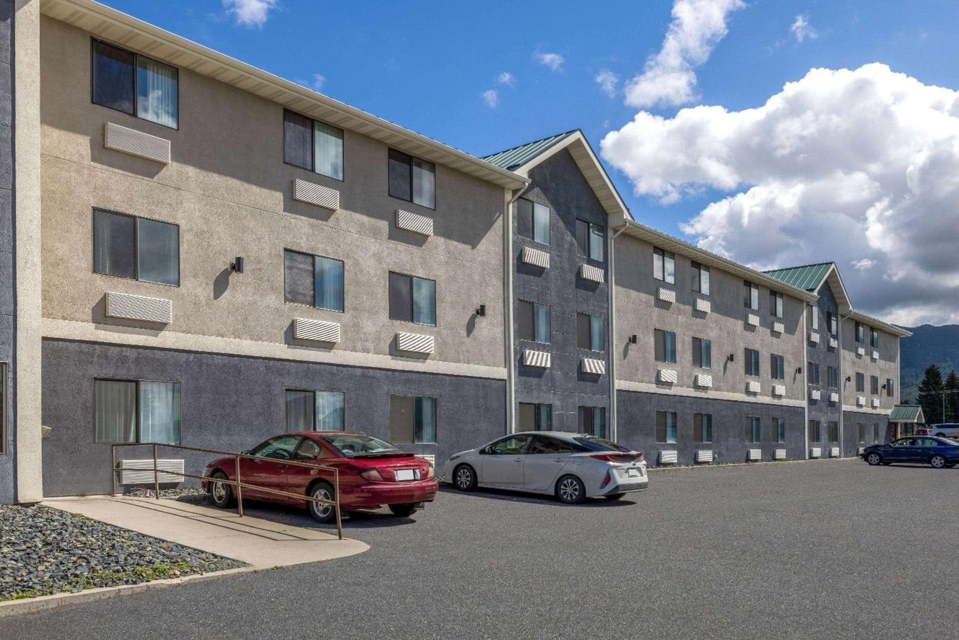 Wingate by Wyndham Butte City Center property views in Butte, MT — gallery photo 3