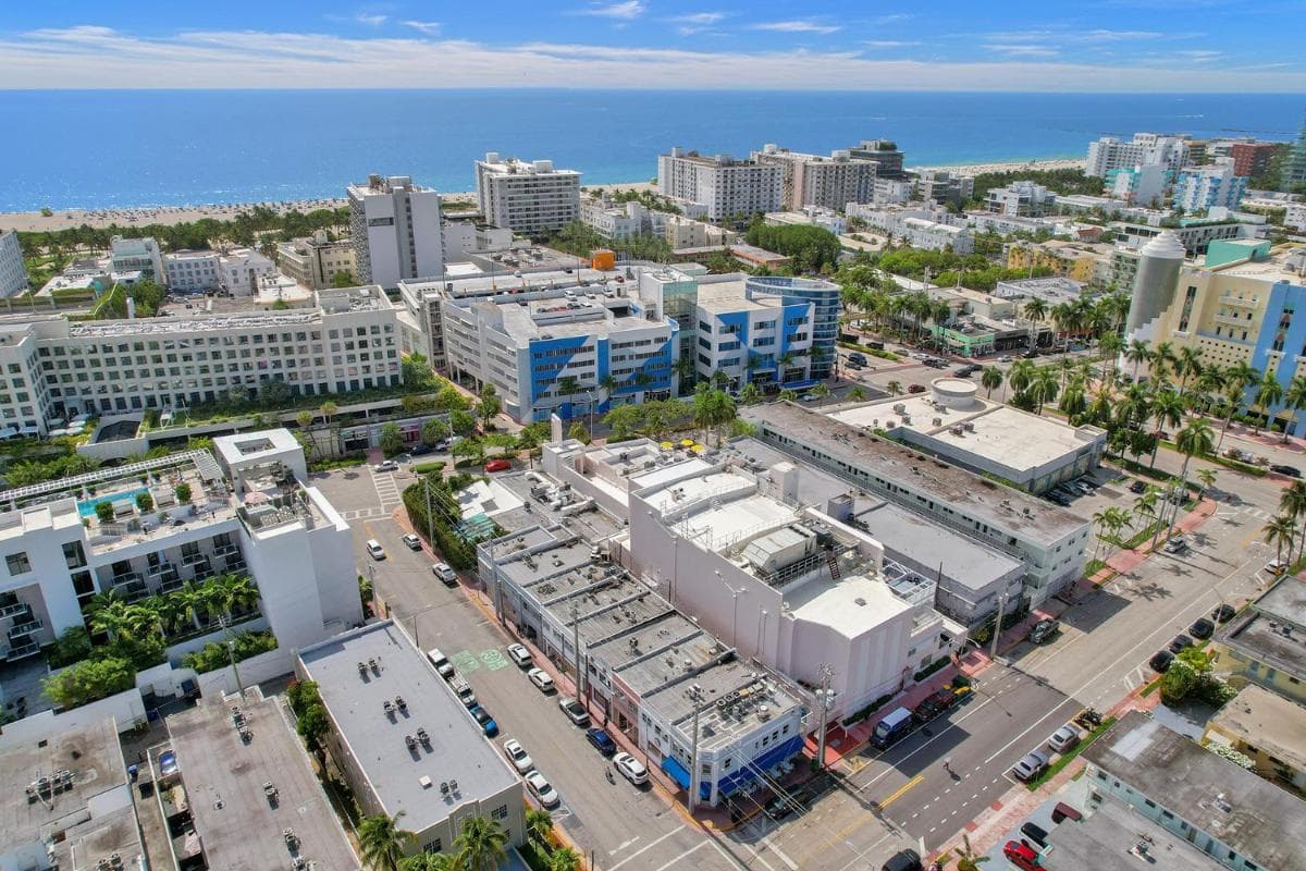 SOBE MONARCH 2 - 2 Bedroom 2 Bathroom Apts - 2 Independent 1 bedrooms apts interior in Miami Beach, FL — gallery photo 2