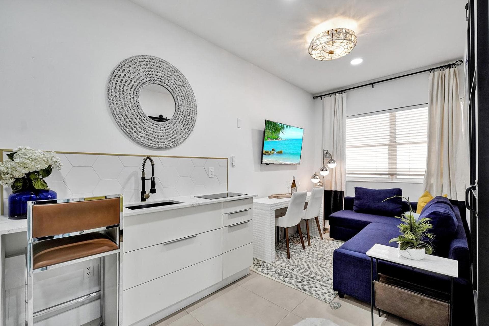SOBE MONARCH 2 - 2 Bedroom 2 Bathroom Apts - 2 Independent 1 bedrooms apts property views in Miami Beach, FL — gallery photo 3