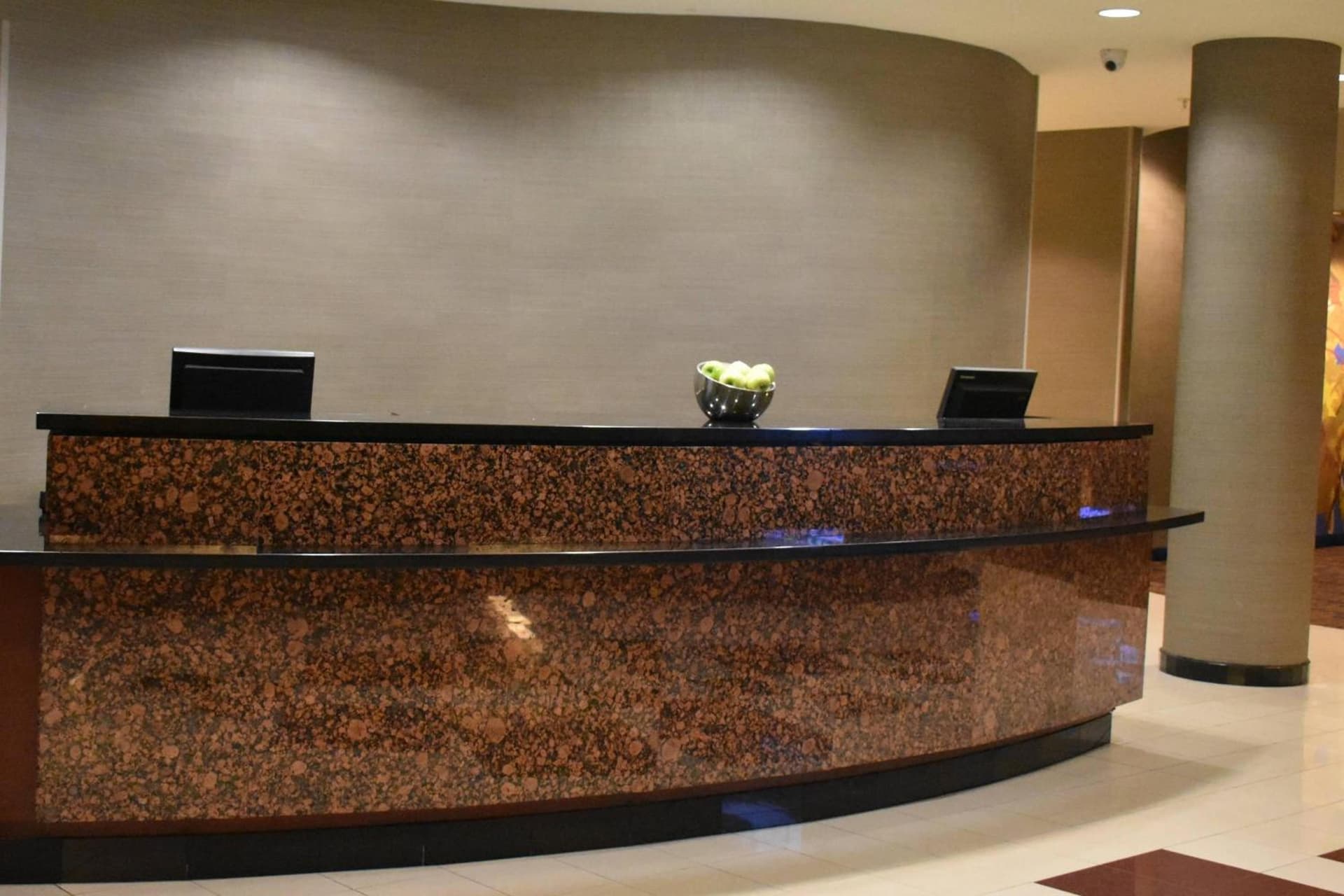 Courtyard Republic Airport Long Island/Farmingdale interior in Farmingdale, NY — gallery photo 2