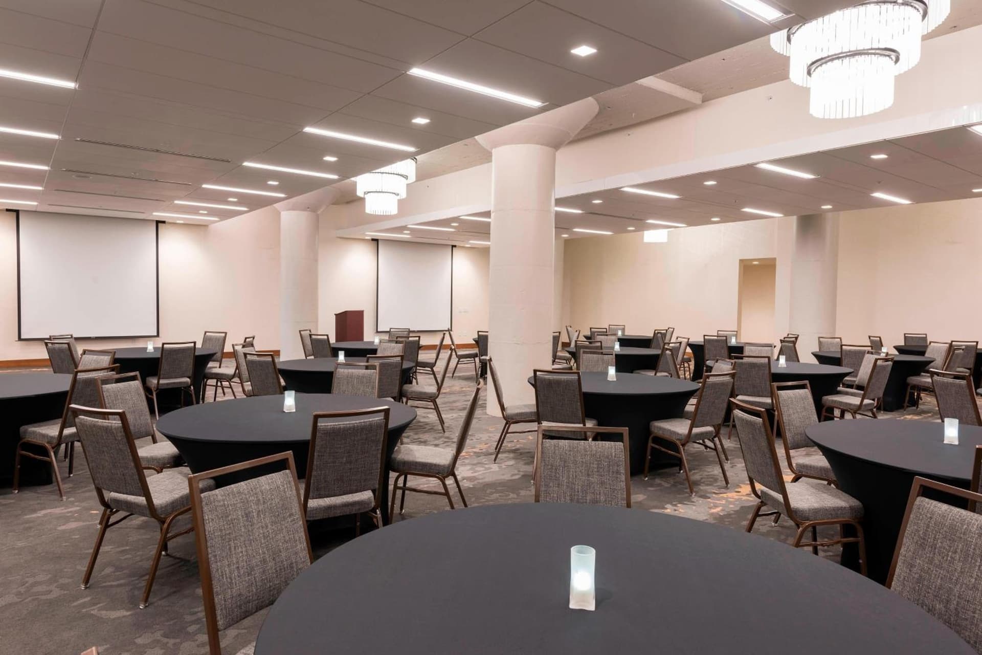 Courtyard by Marriott Waterloo Cedar Falls gallery photo in Waterloo, IA — image 17