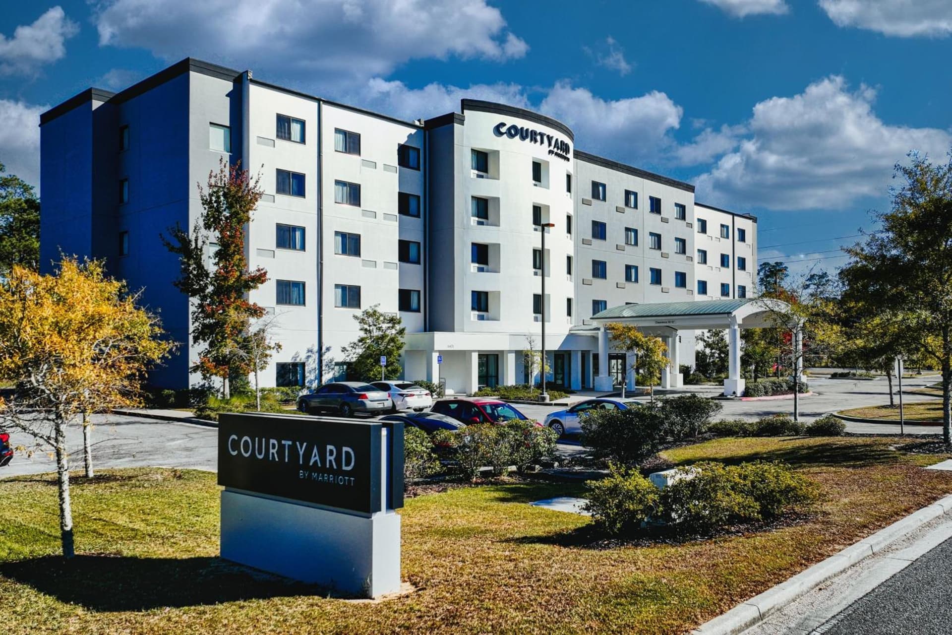 Courtyard Biloxi North/D'Iberville featured exterior or lobby in Biloxi, MS — similar hotel