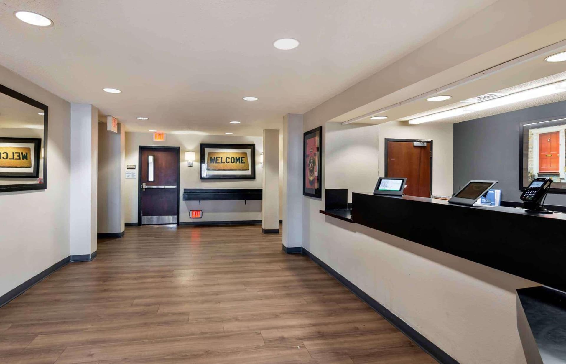 Extended Stay America Suites - Kansas City - South interior in Kansas City, MO — gallery photo 2